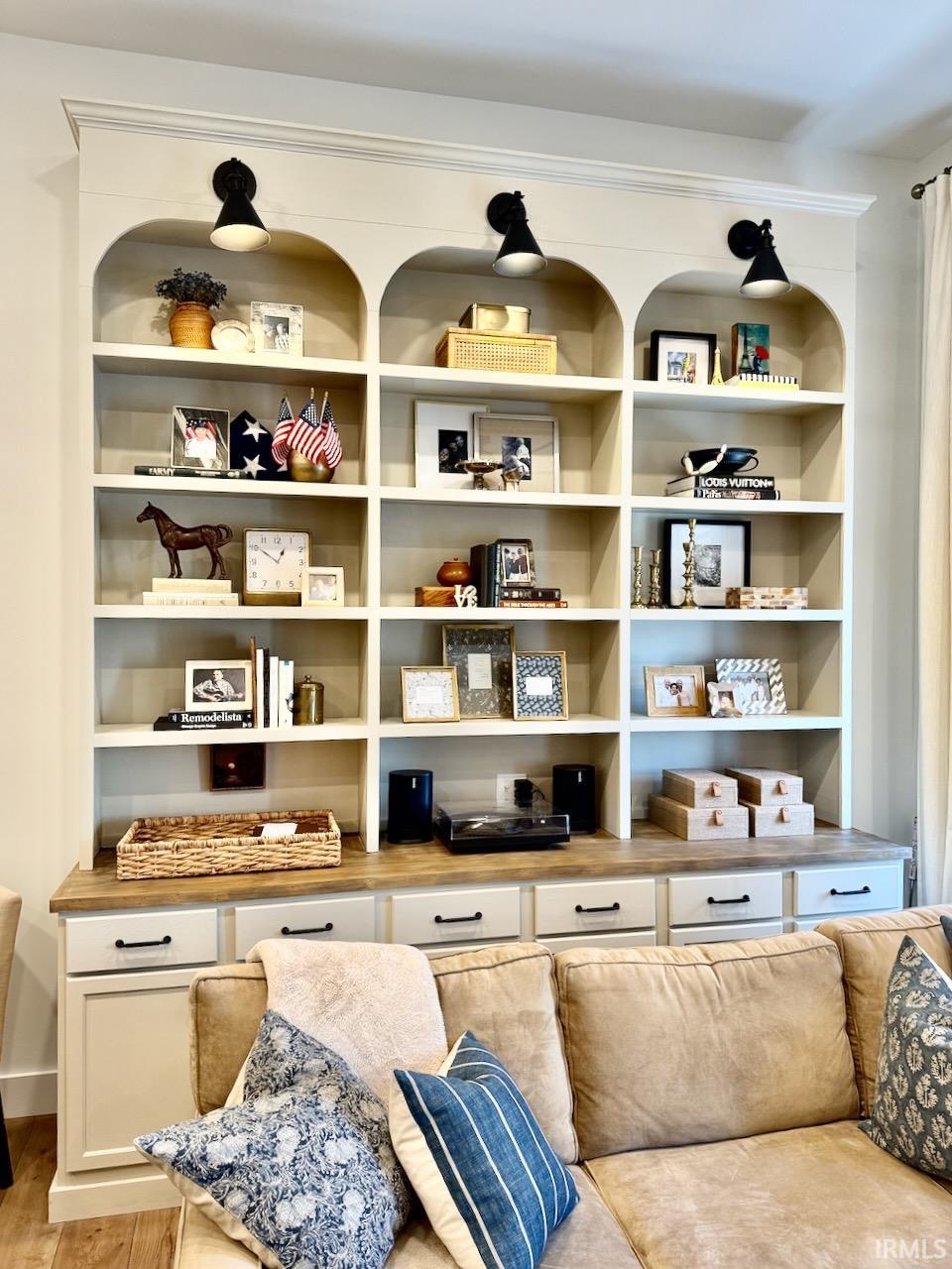 114 S Walnut Street Unit: 100 & 200