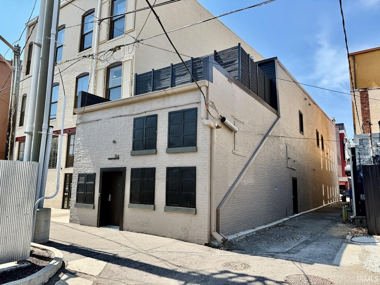 114 S Walnut Street Unit: 100 & 200