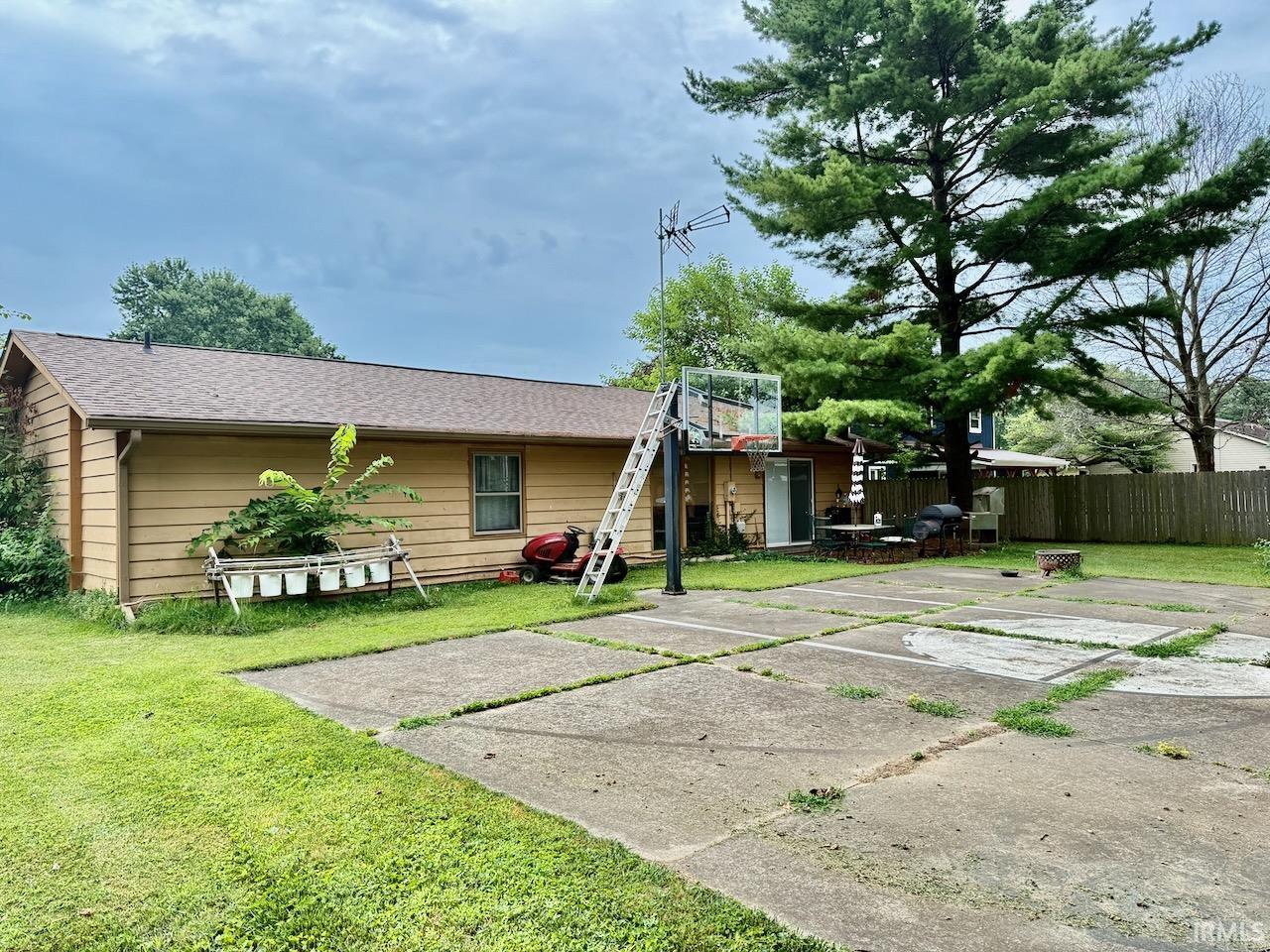 1009 S Buckingham Road