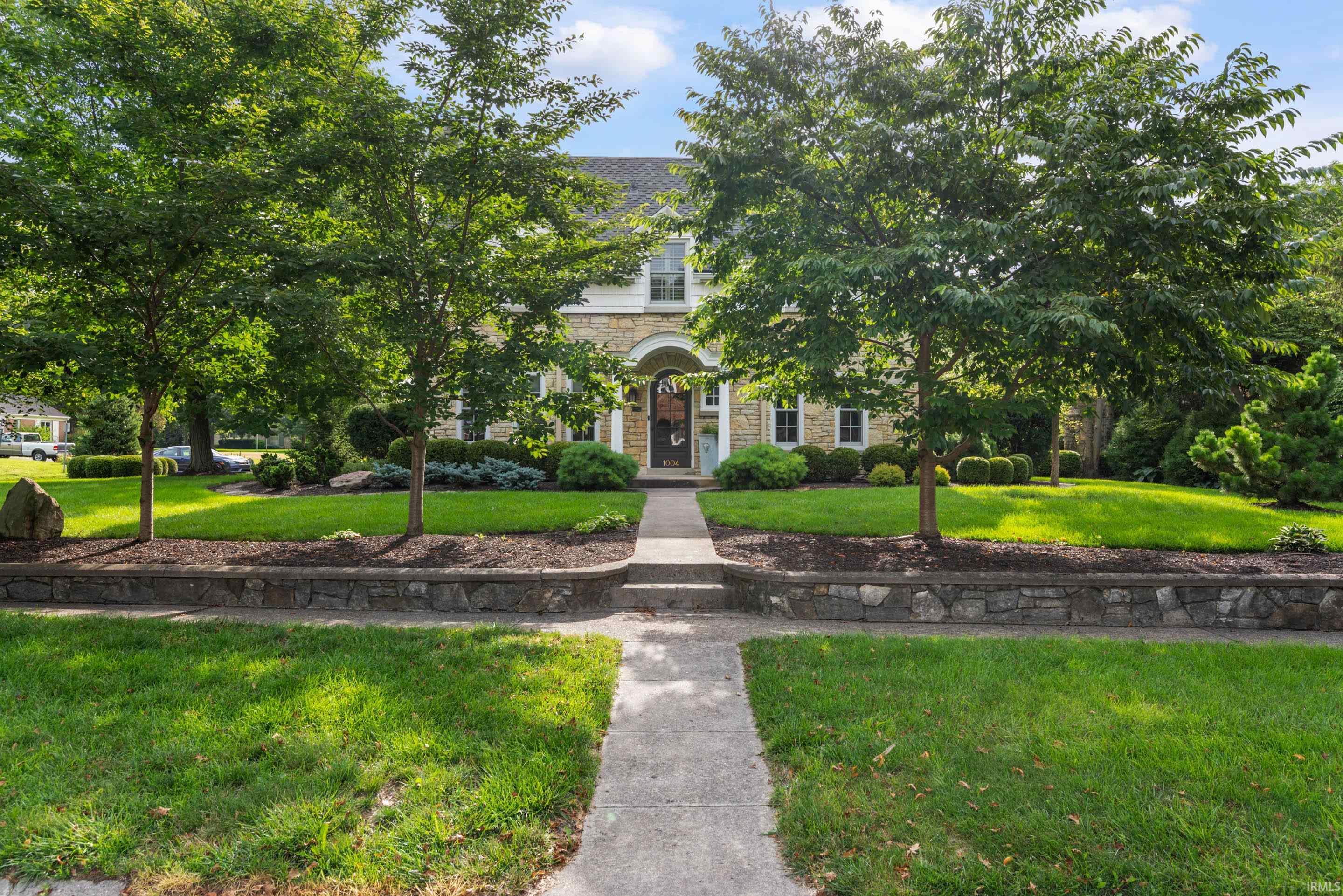 1004 N Meadow Lane
