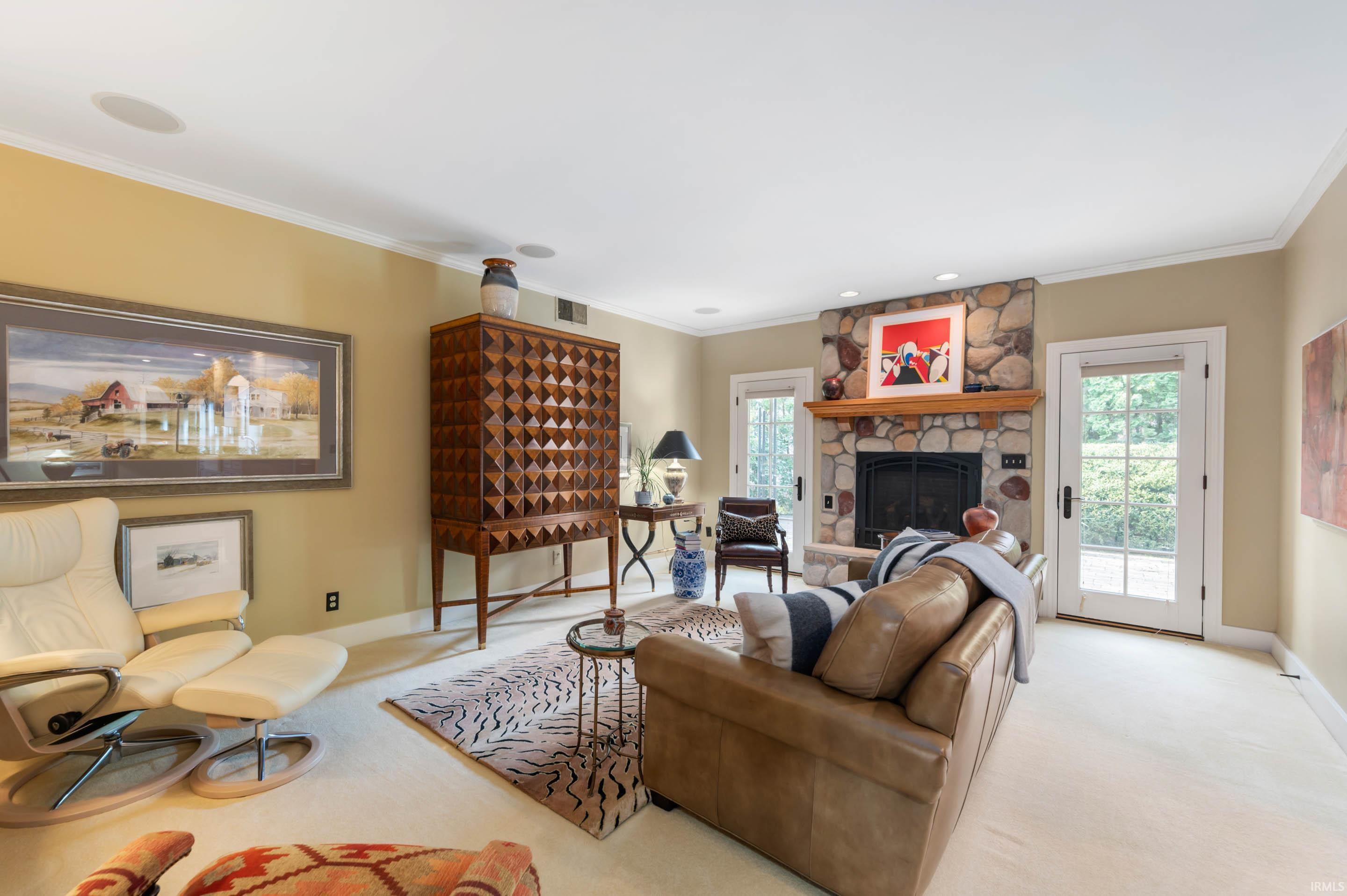 1004 N Meadow Lane