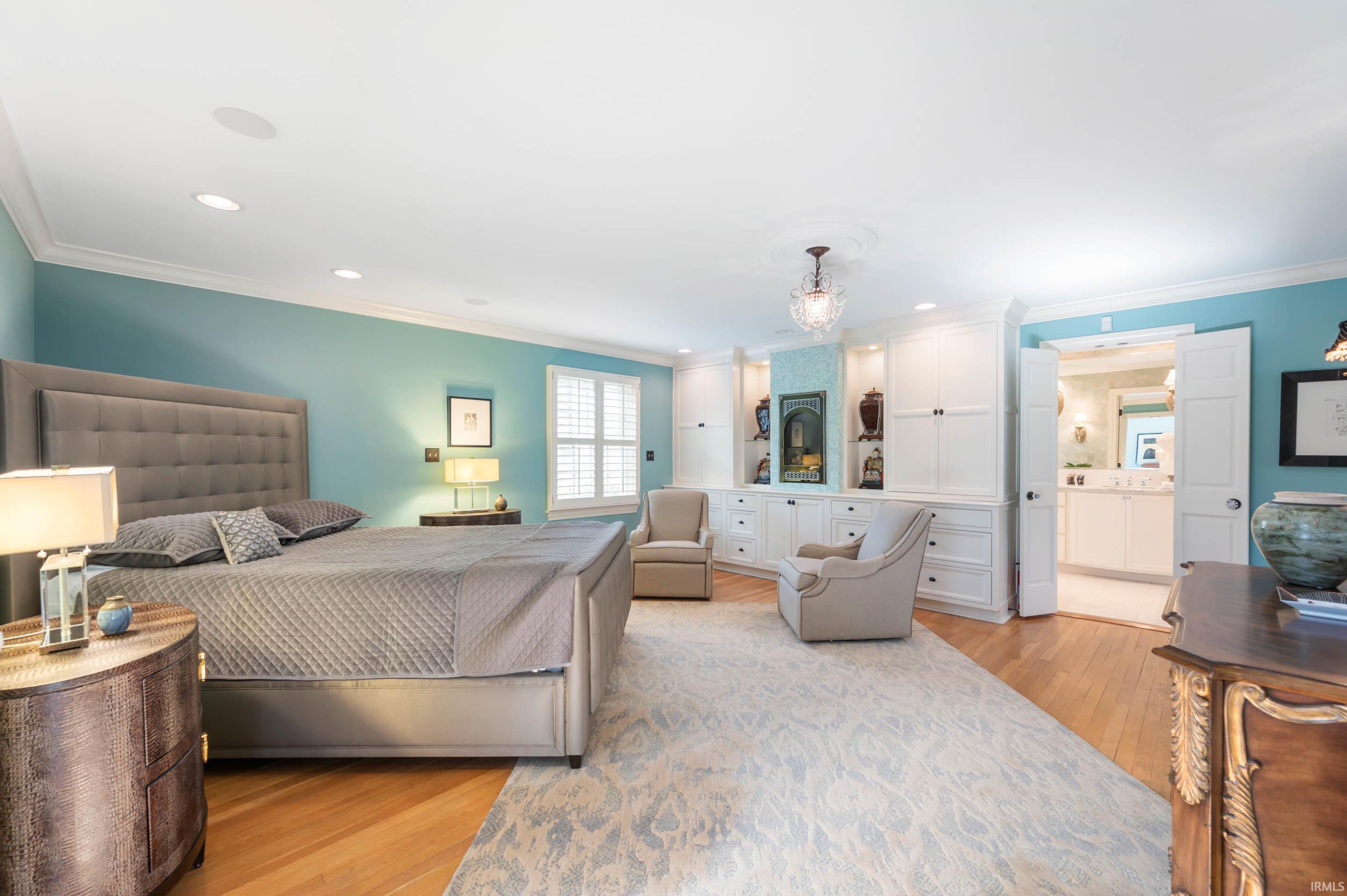 1004 N Meadow Lane