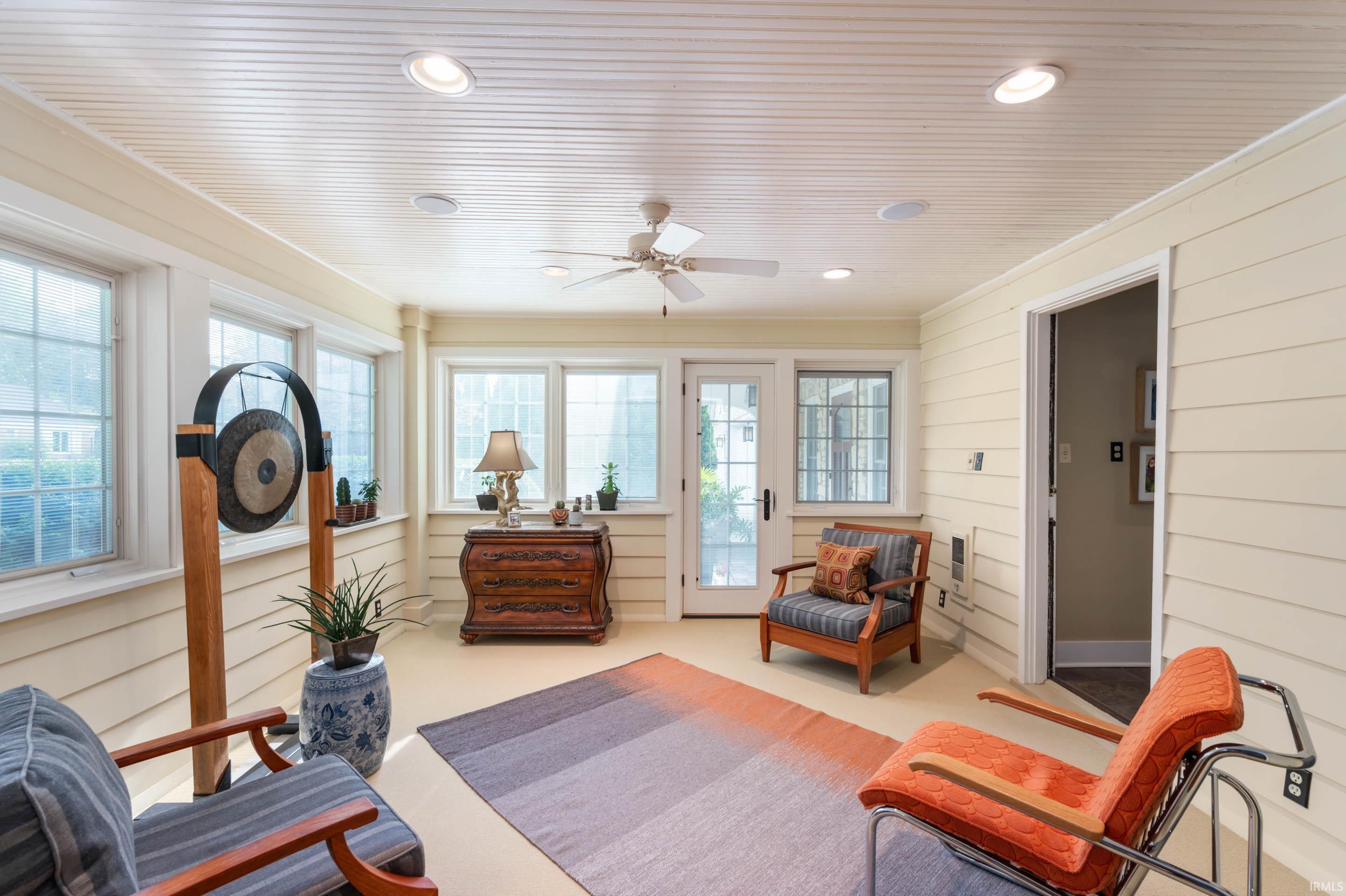 1004 N Meadow Lane
