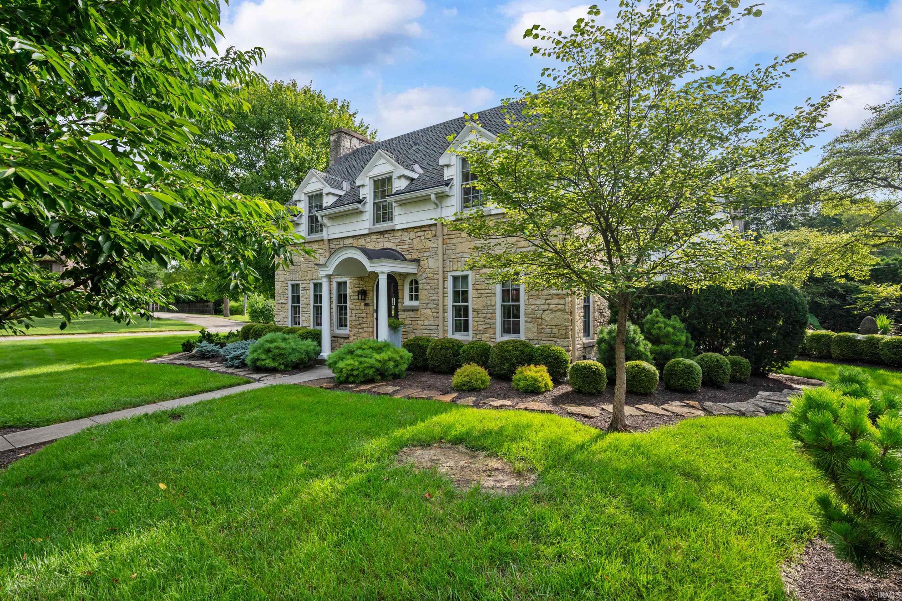 1004 N Meadow Lane