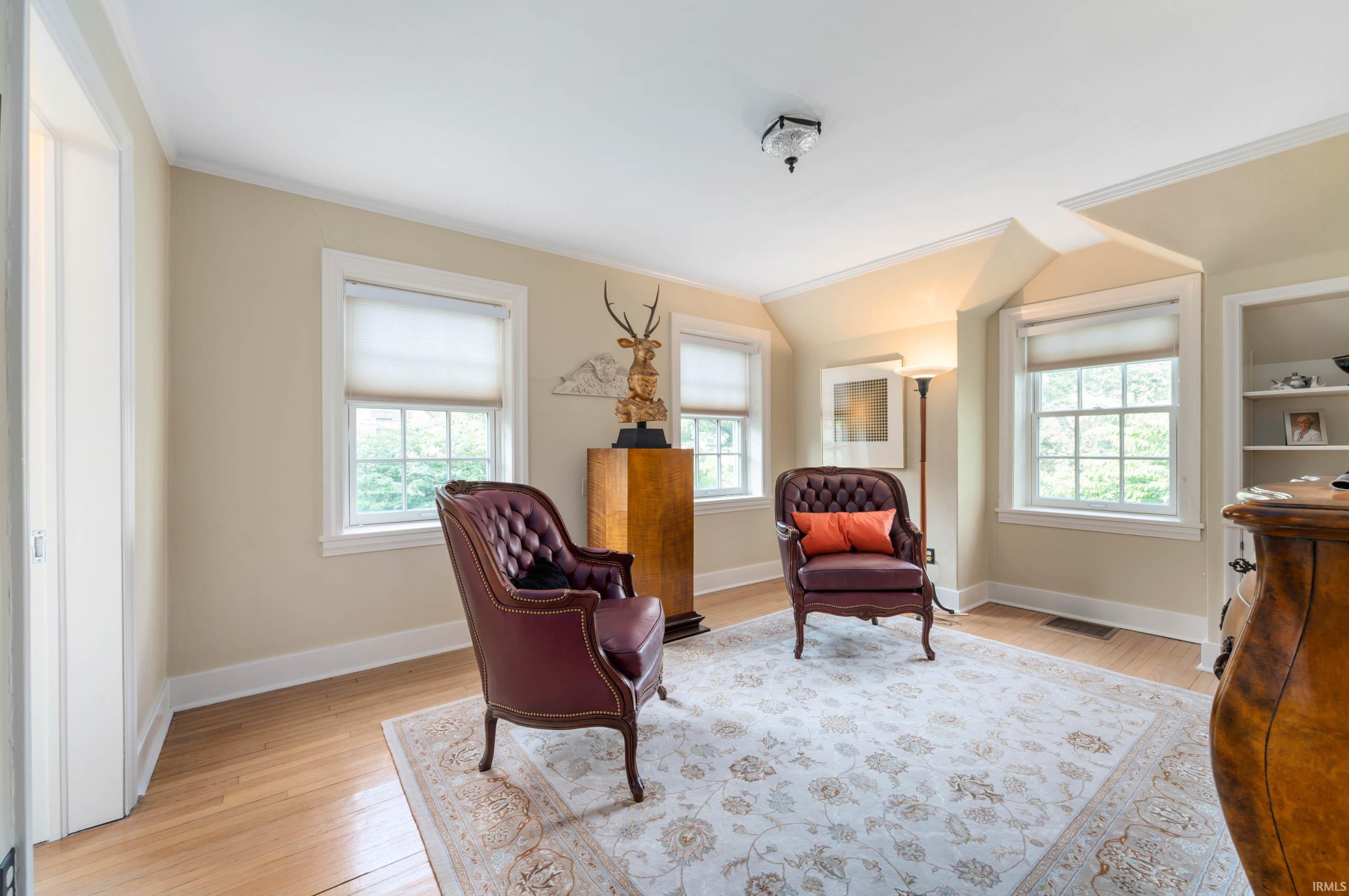 1004 N Meadow Lane