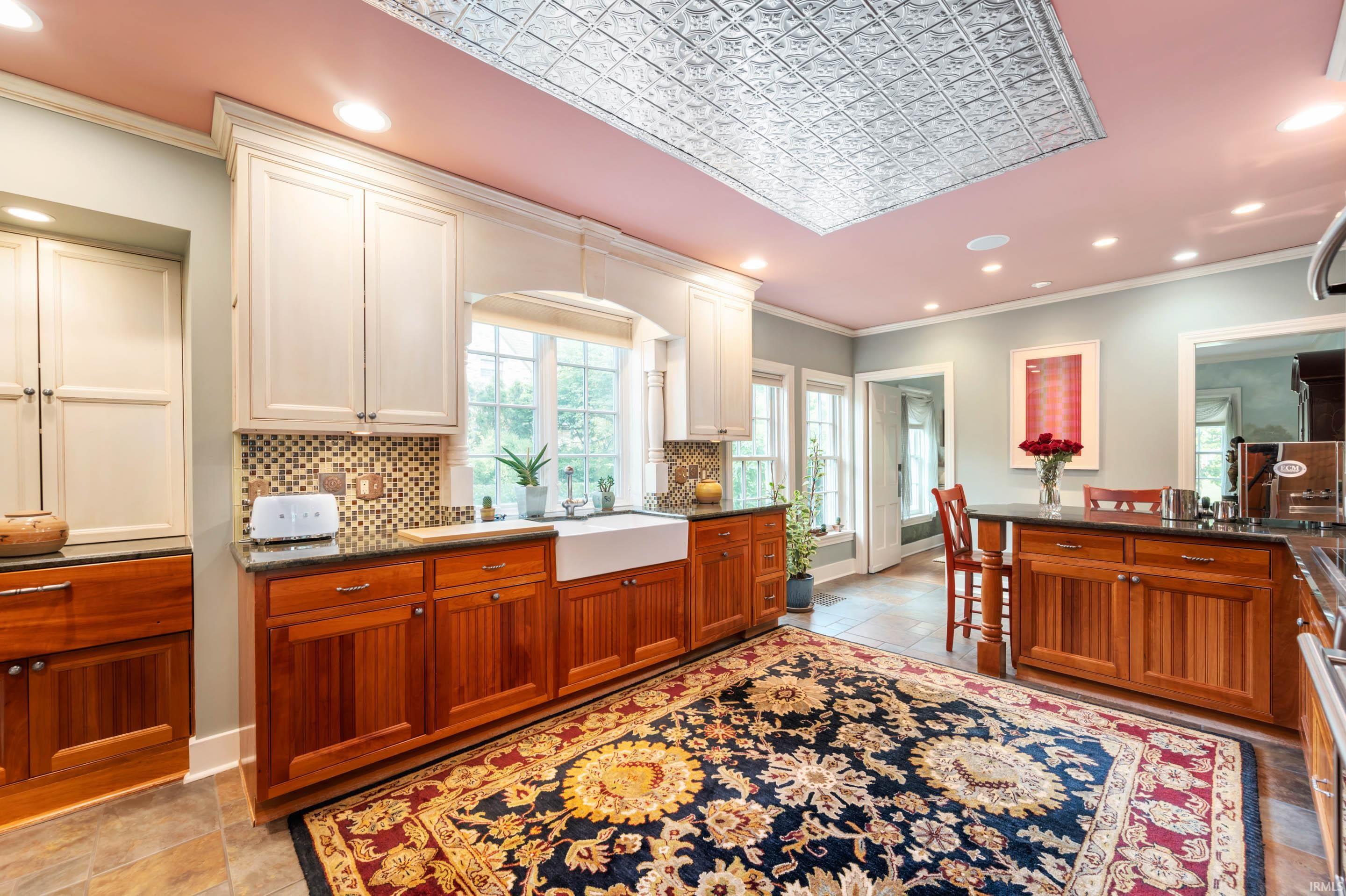 1004 N Meadow Lane