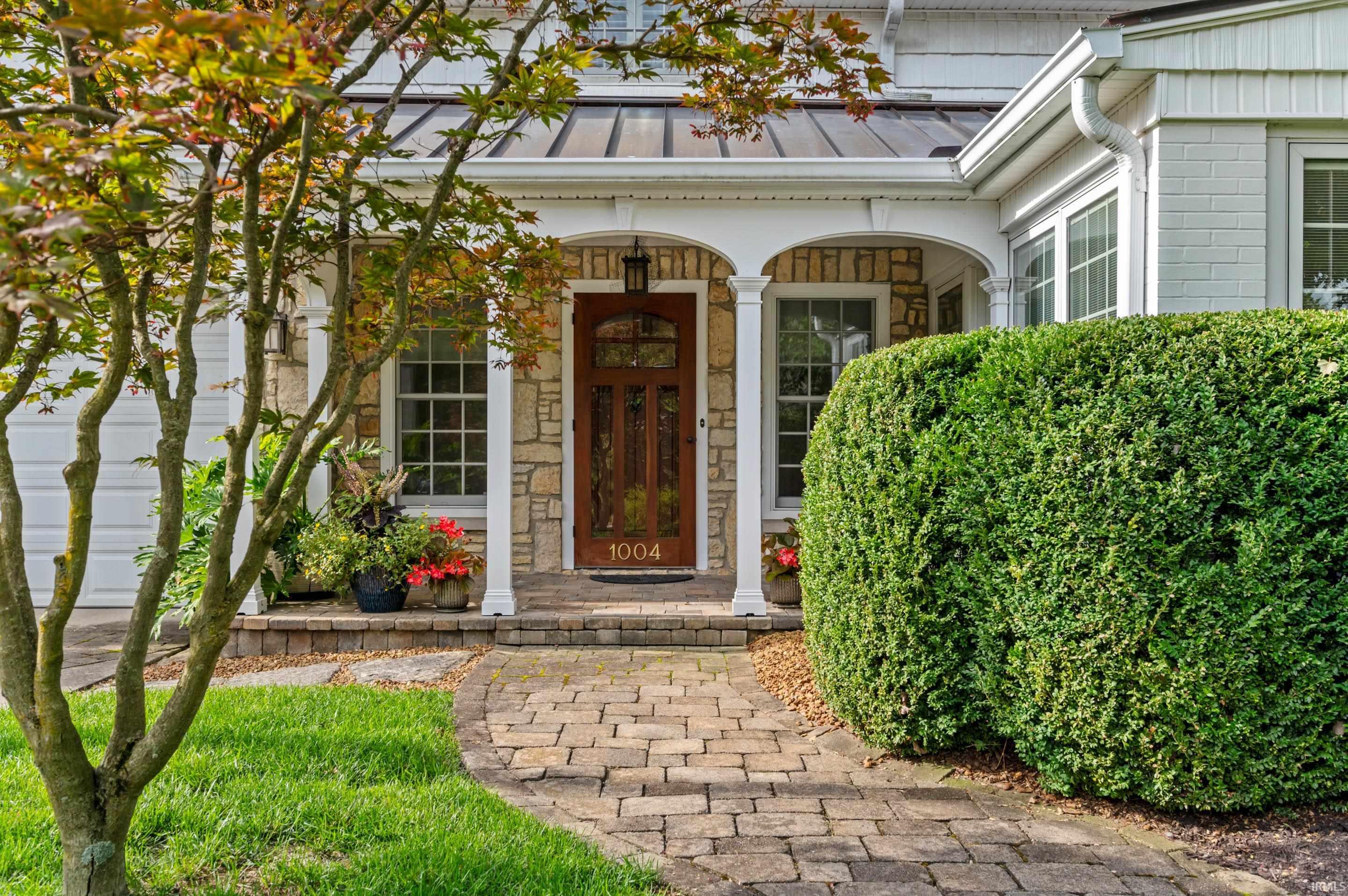 1004 N Meadow Lane