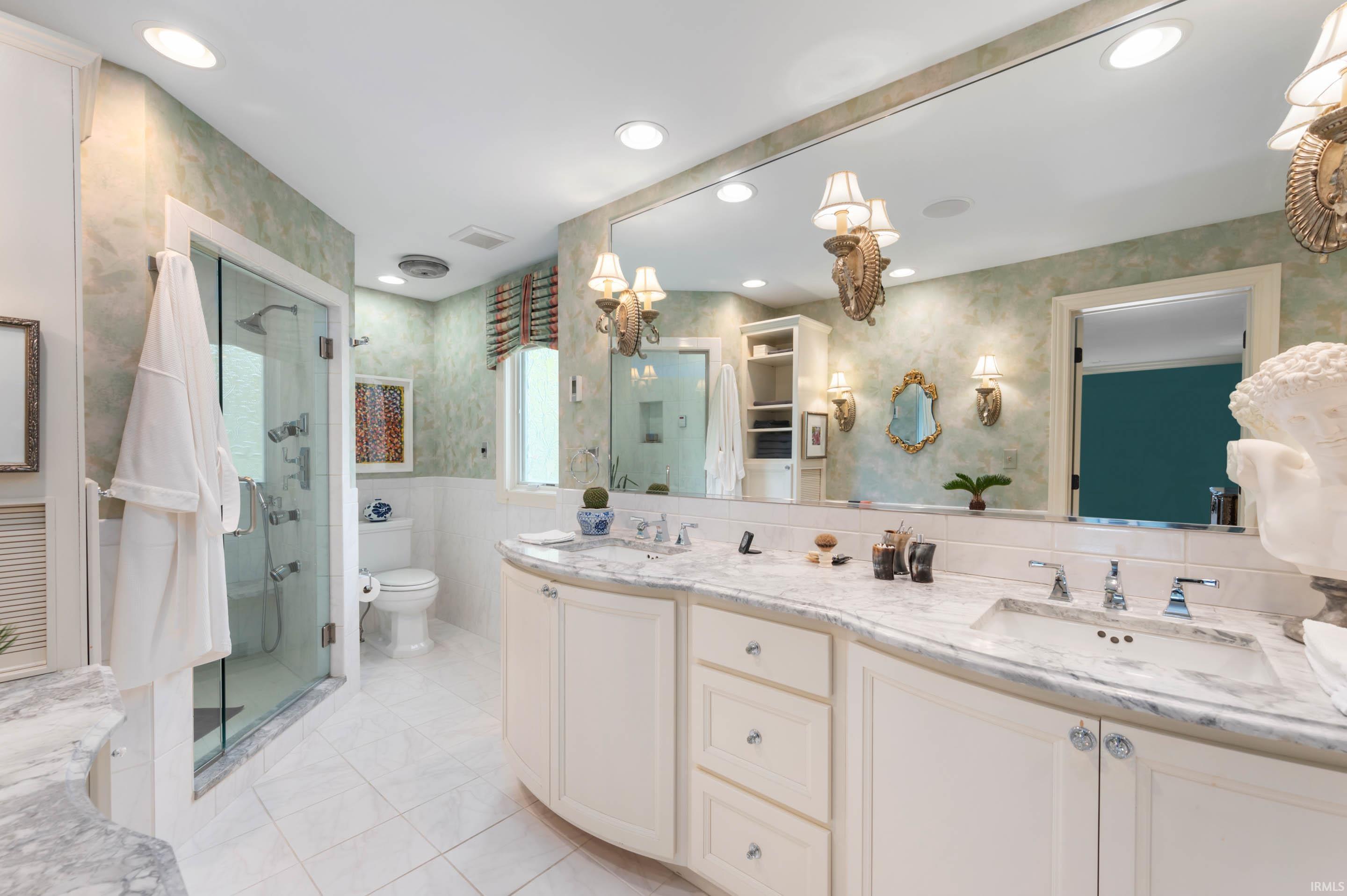 1004 N Meadow Lane