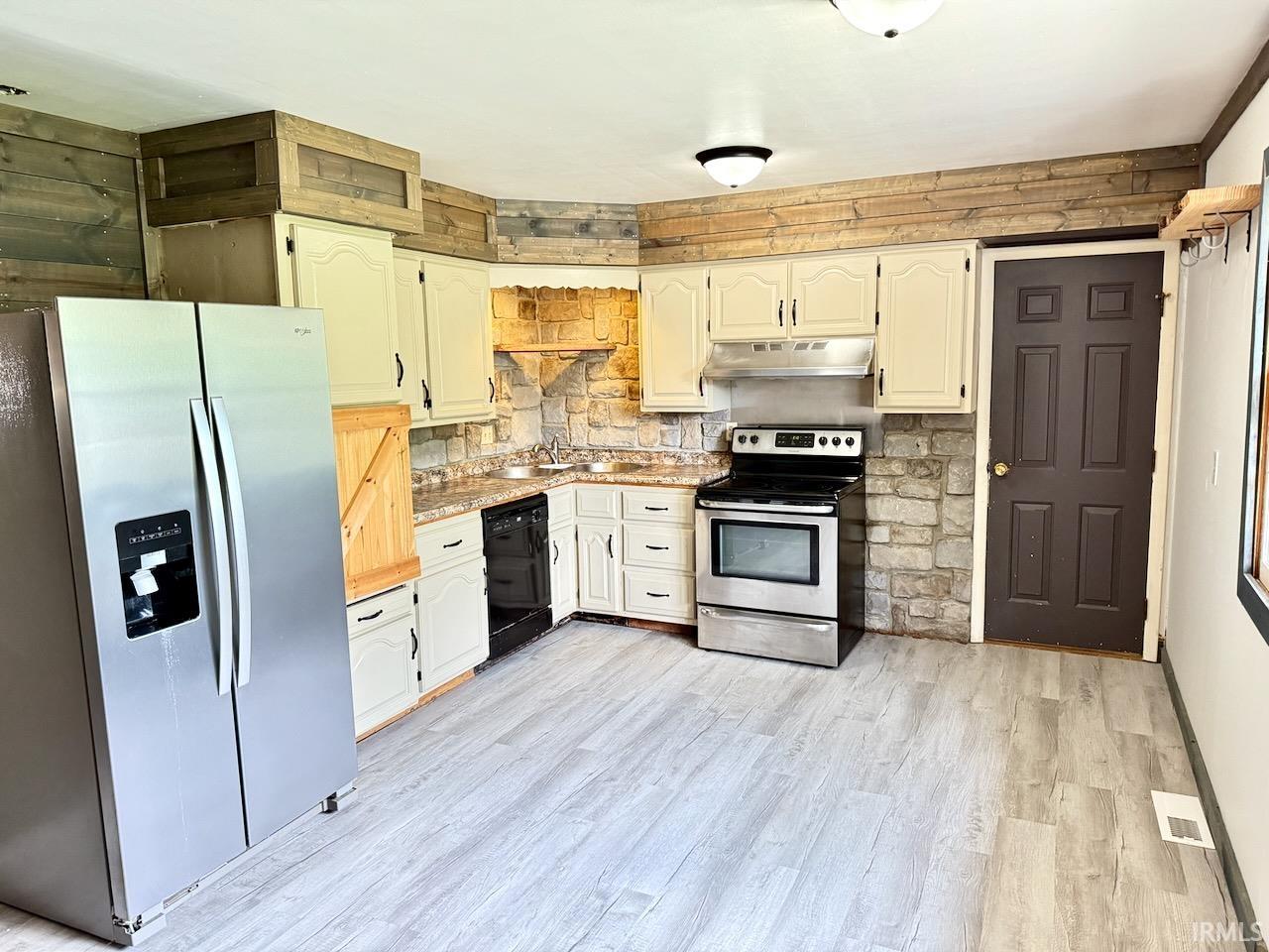 2409 W Barcelon Drive