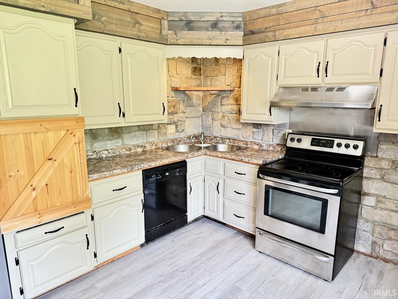 2409 W Barcelon Drive