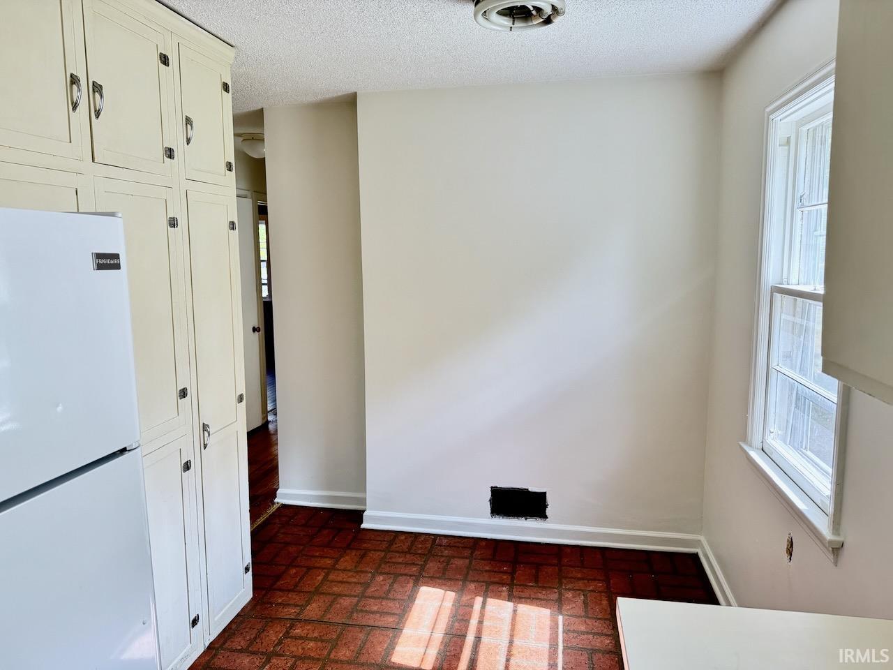 2201 W Euclid Avenue