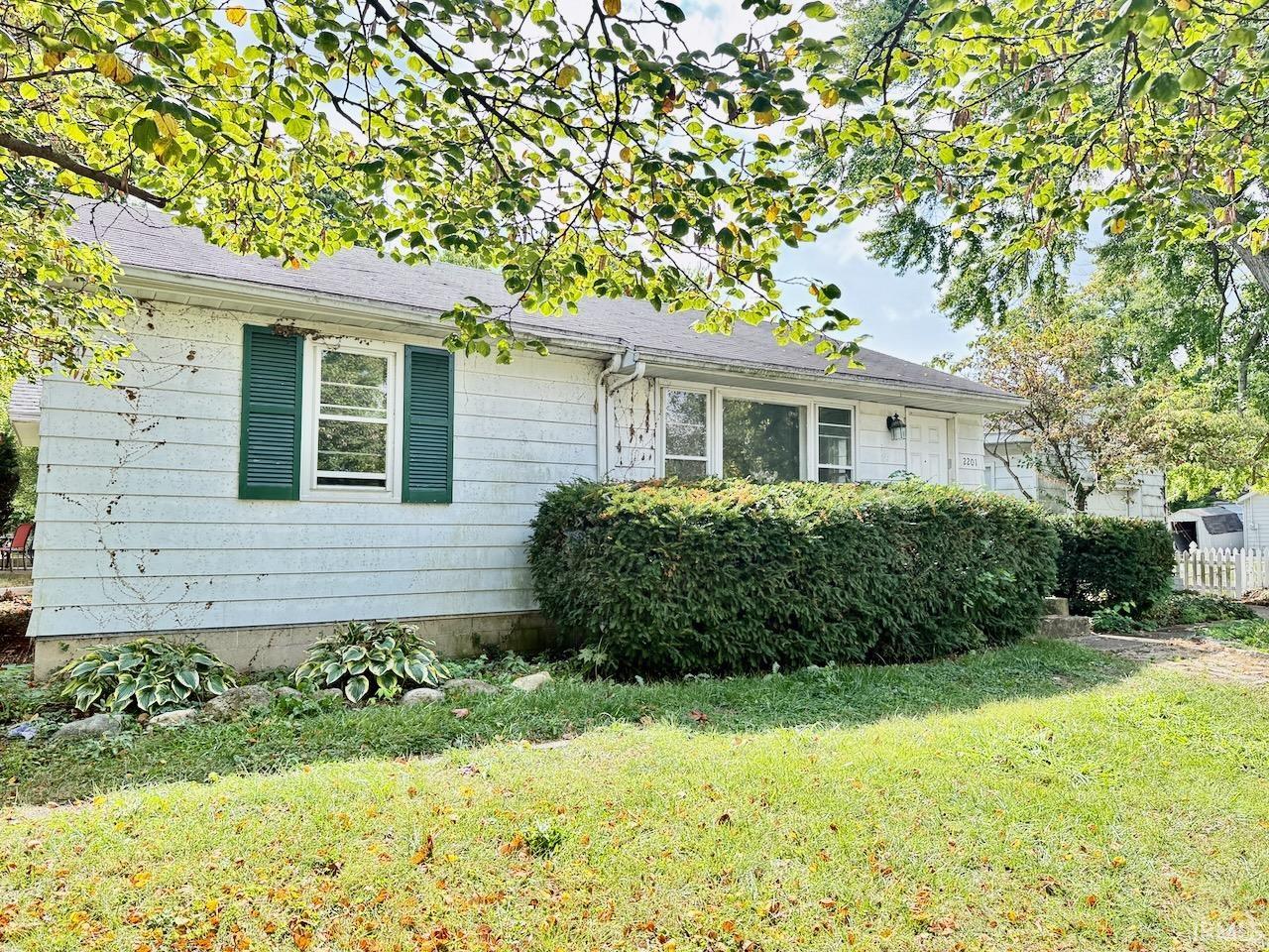 2201 W Euclid Avenue