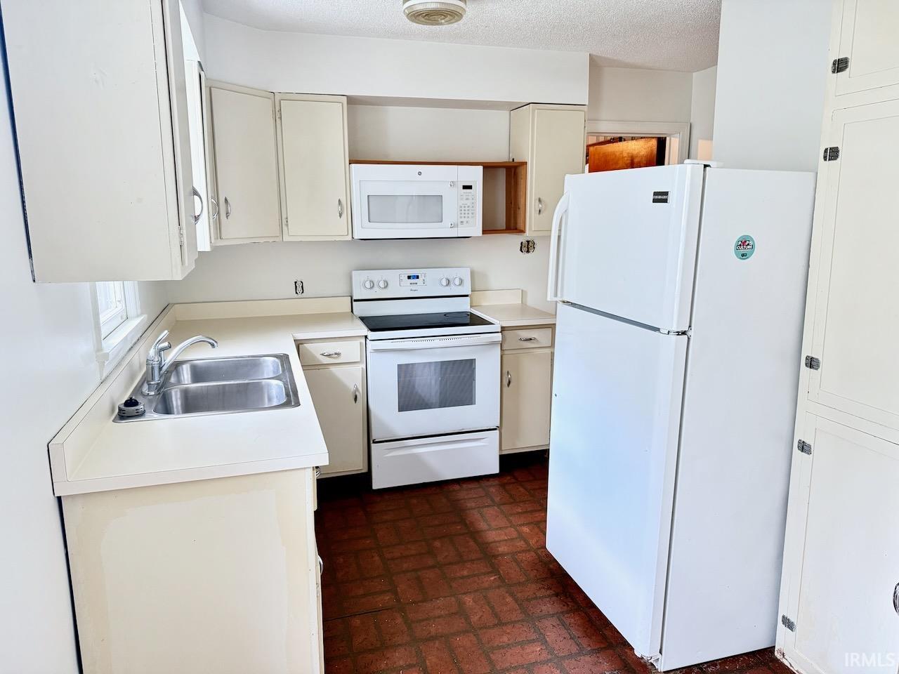 2201 W Euclid Avenue