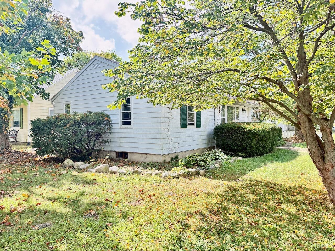 2201 W Euclid Avenue