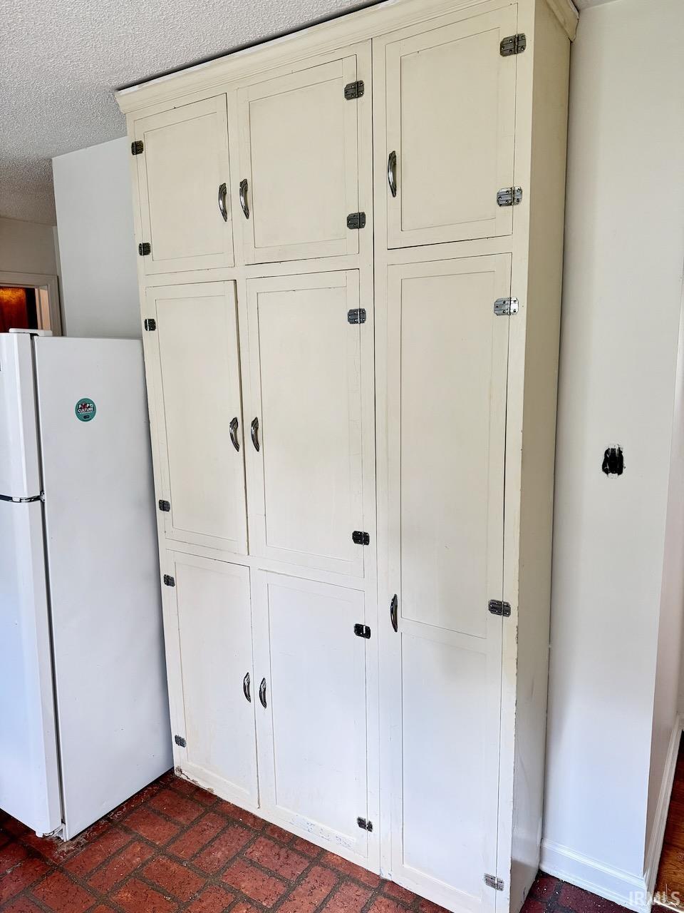 2201 W Euclid Avenue