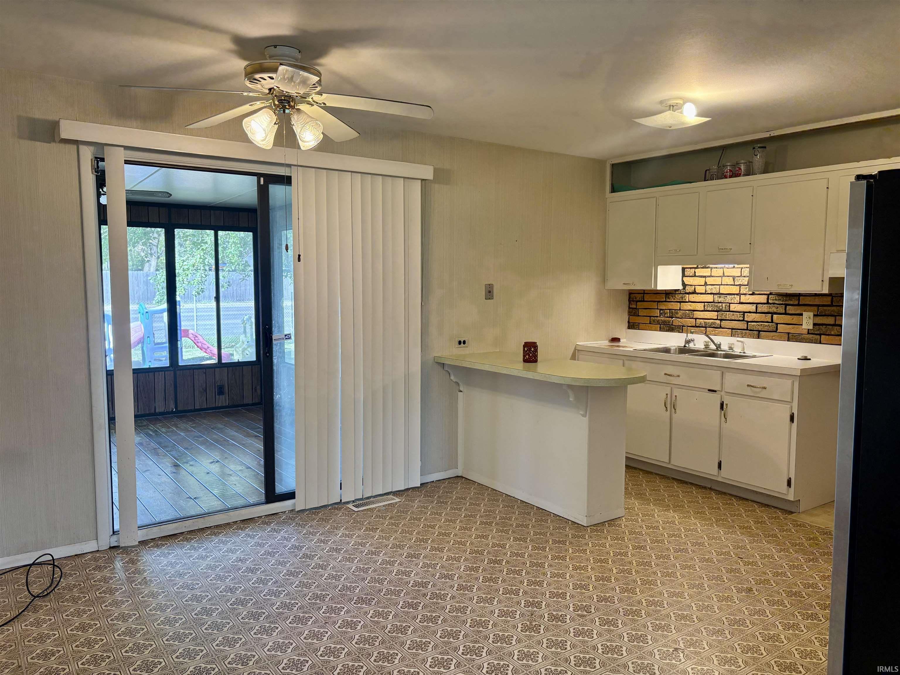 2704 W Brookfield Drive