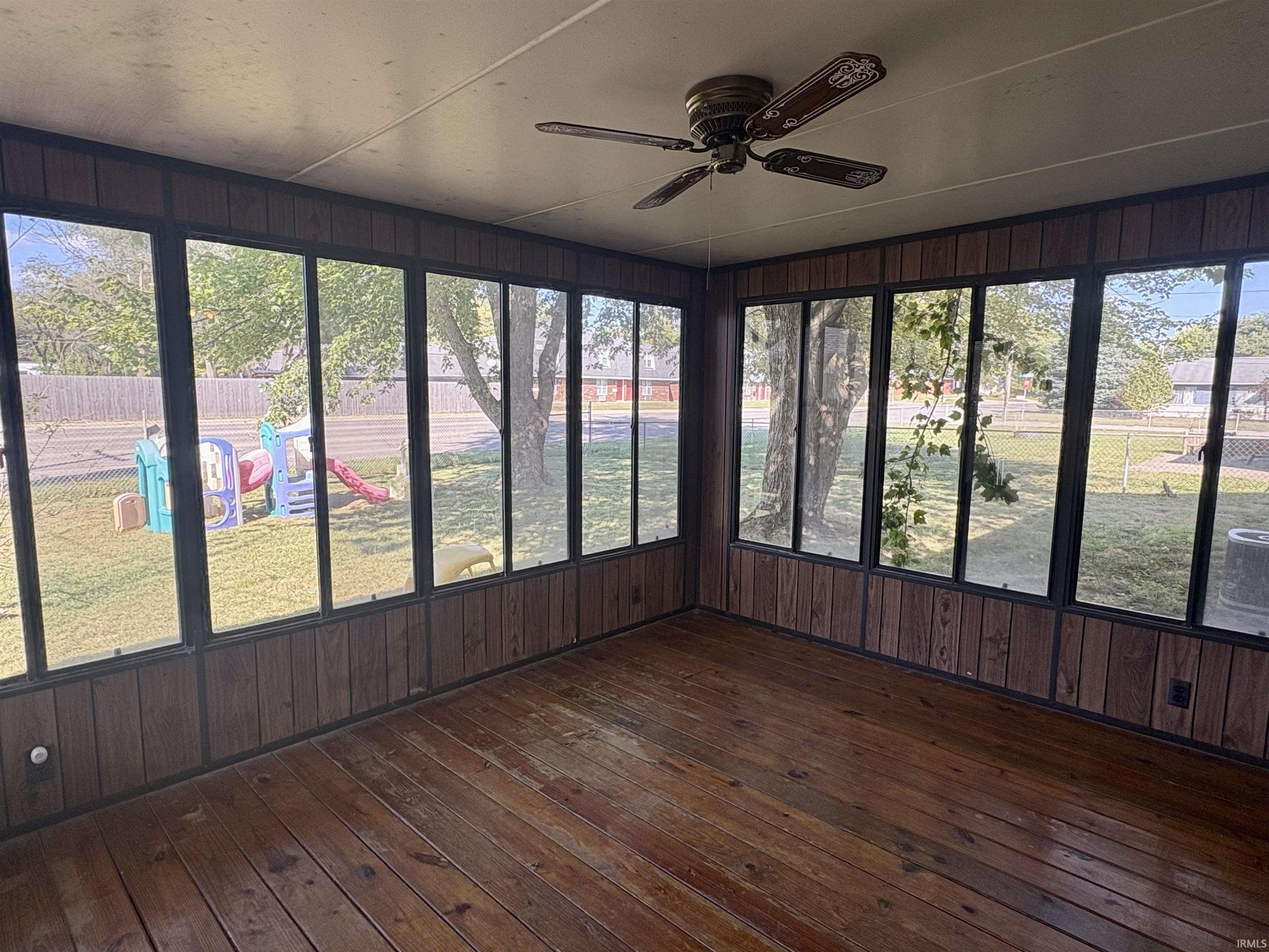 2704 W Brookfield Drive