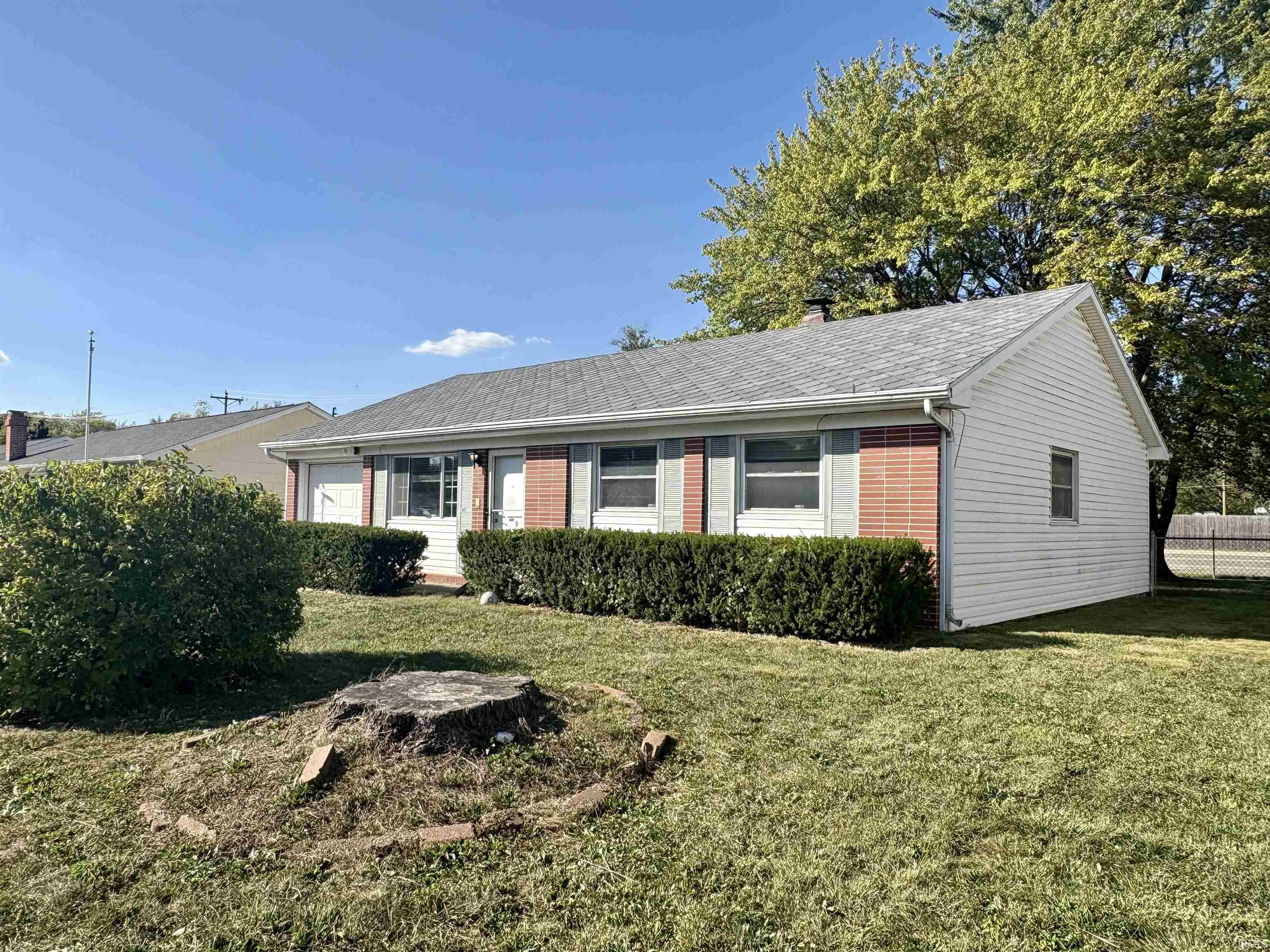 2704 W Brookfield Drive