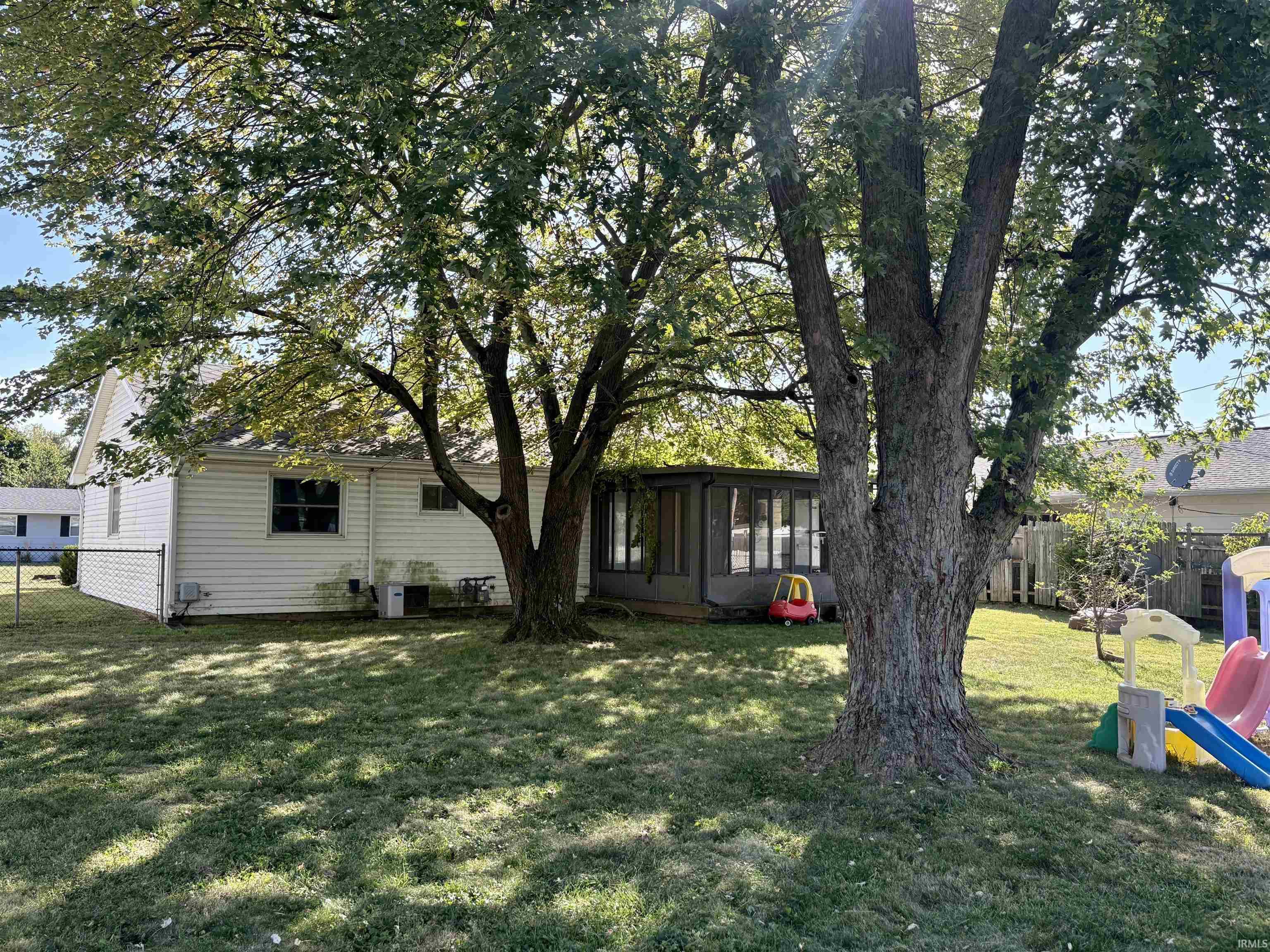 2704 W Brookfield Drive