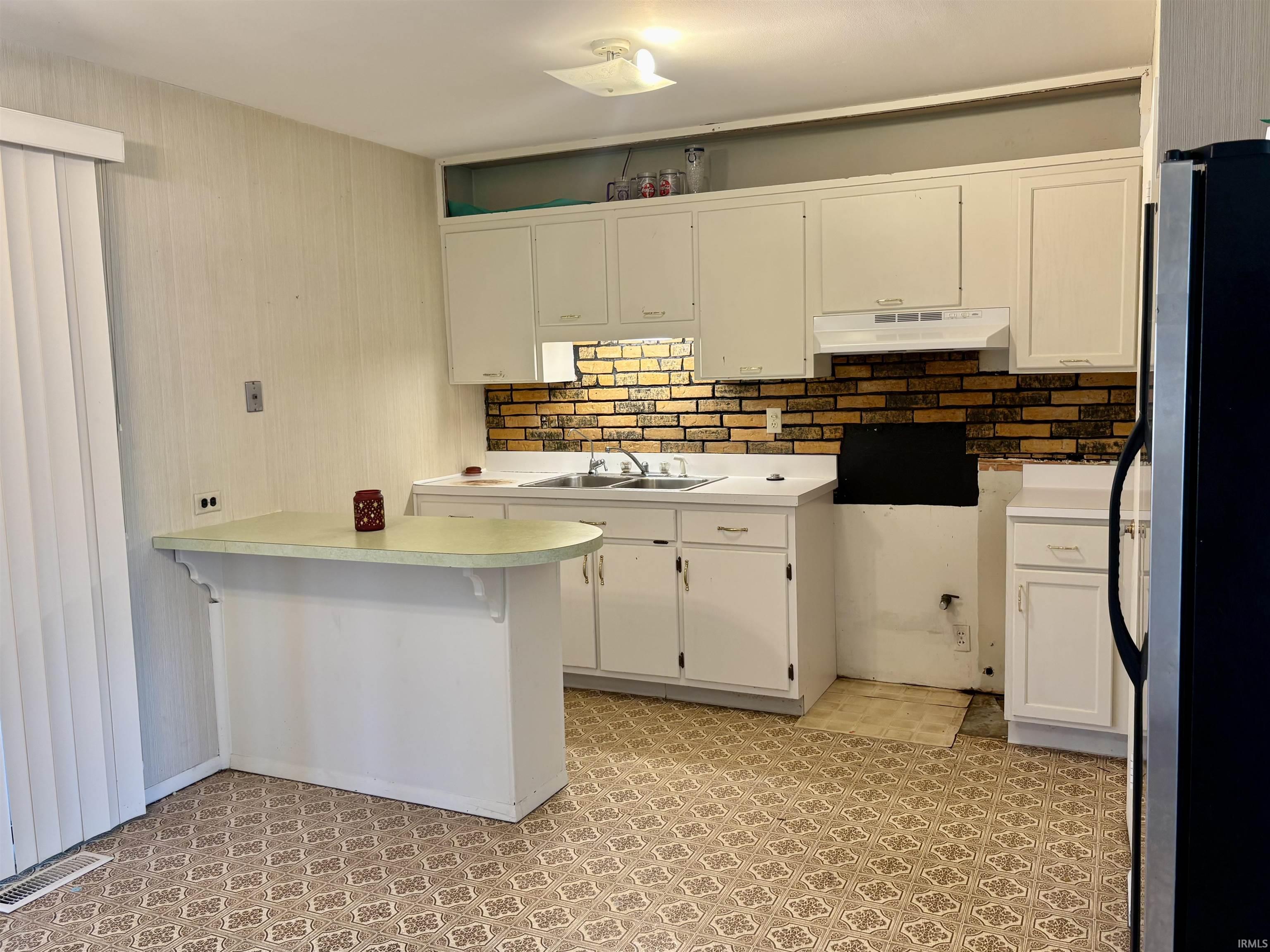 2704 W Brookfield Drive