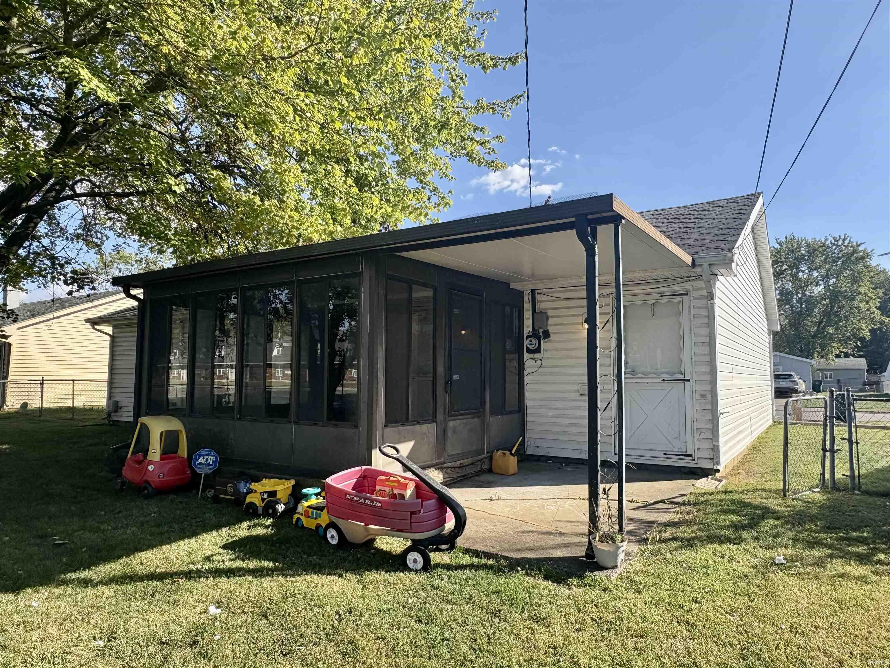 2704 W Brookfield Drive