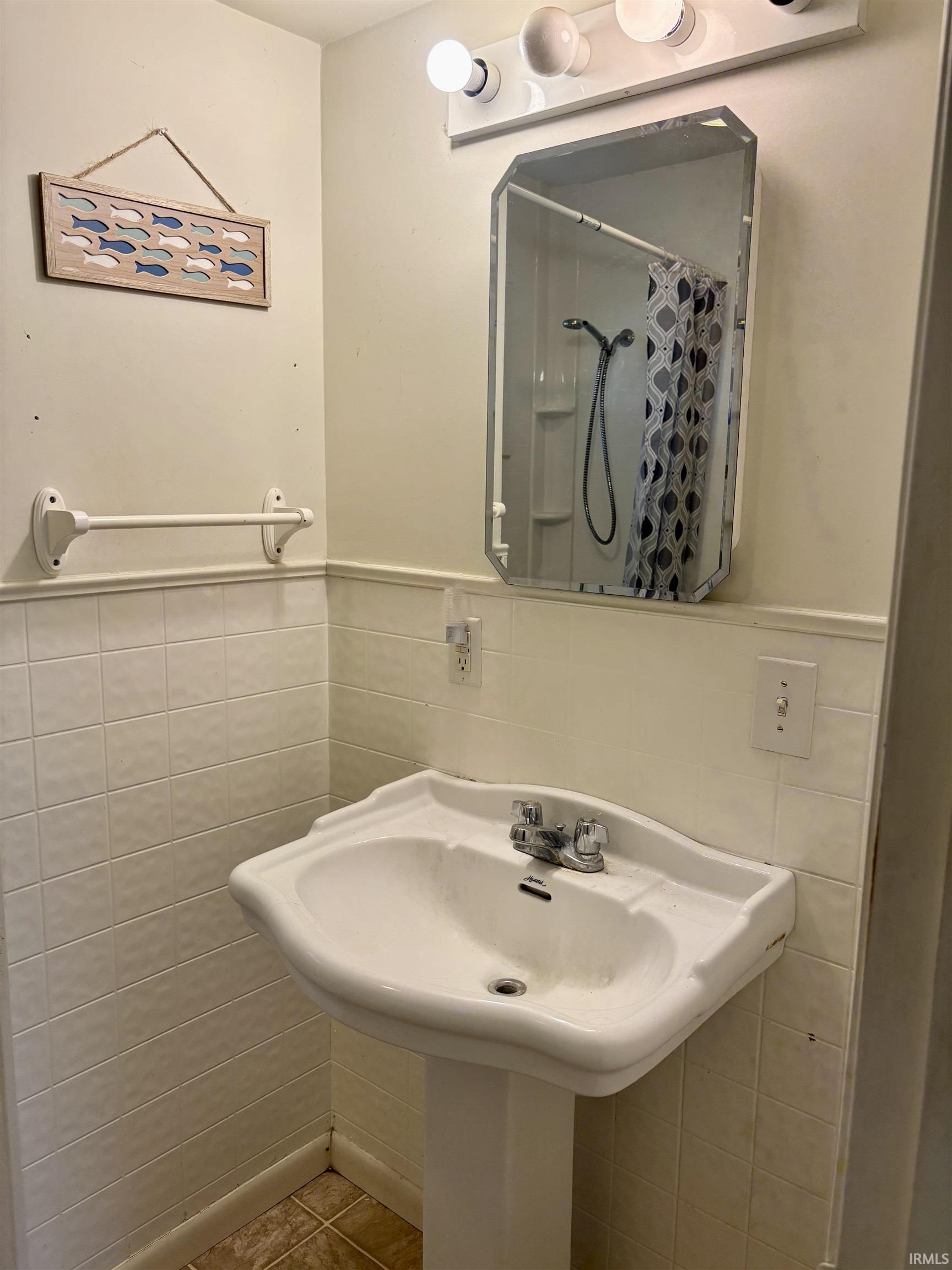 2704 W Brookfield Drive