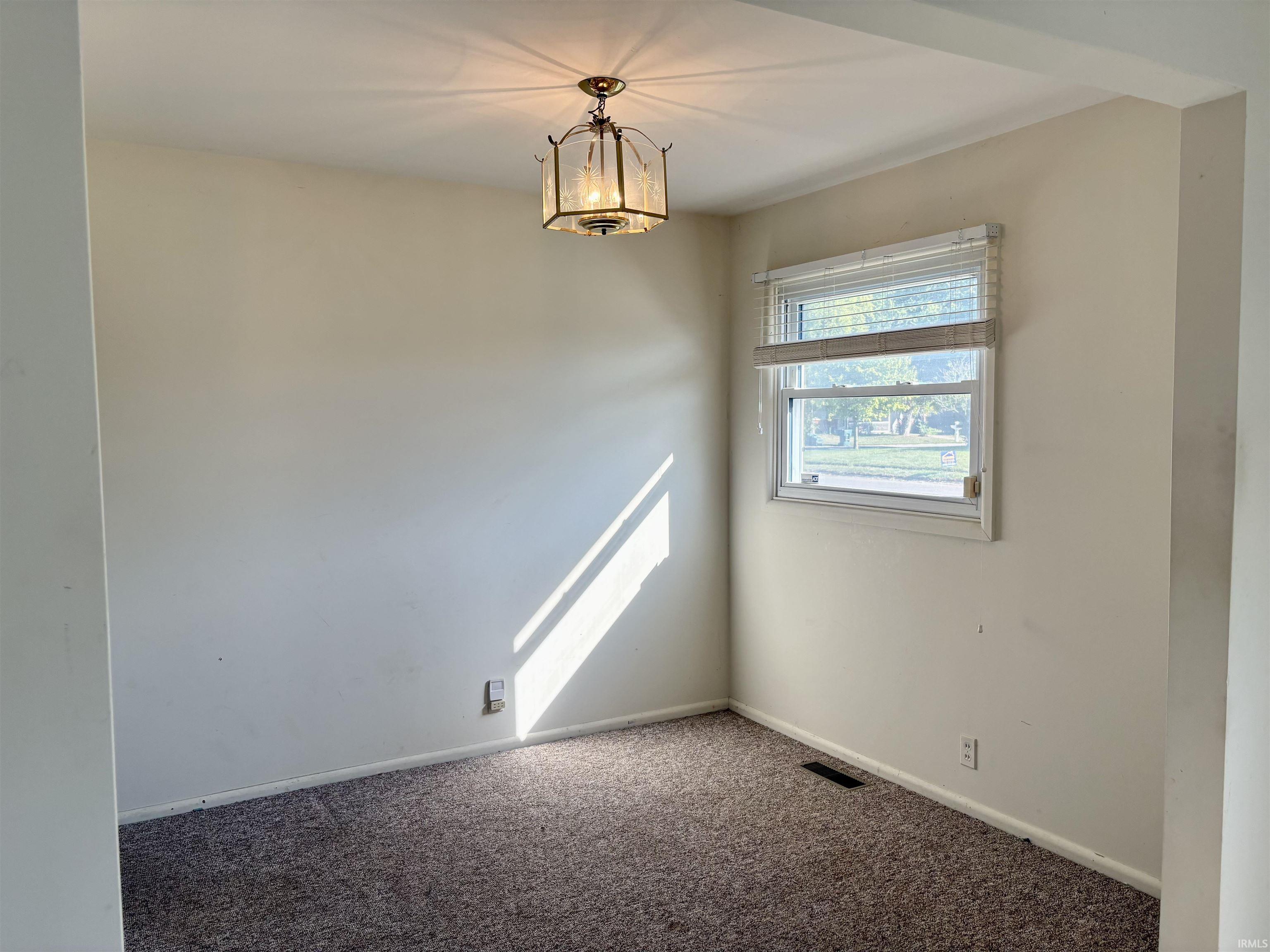 2704 W Brookfield Drive