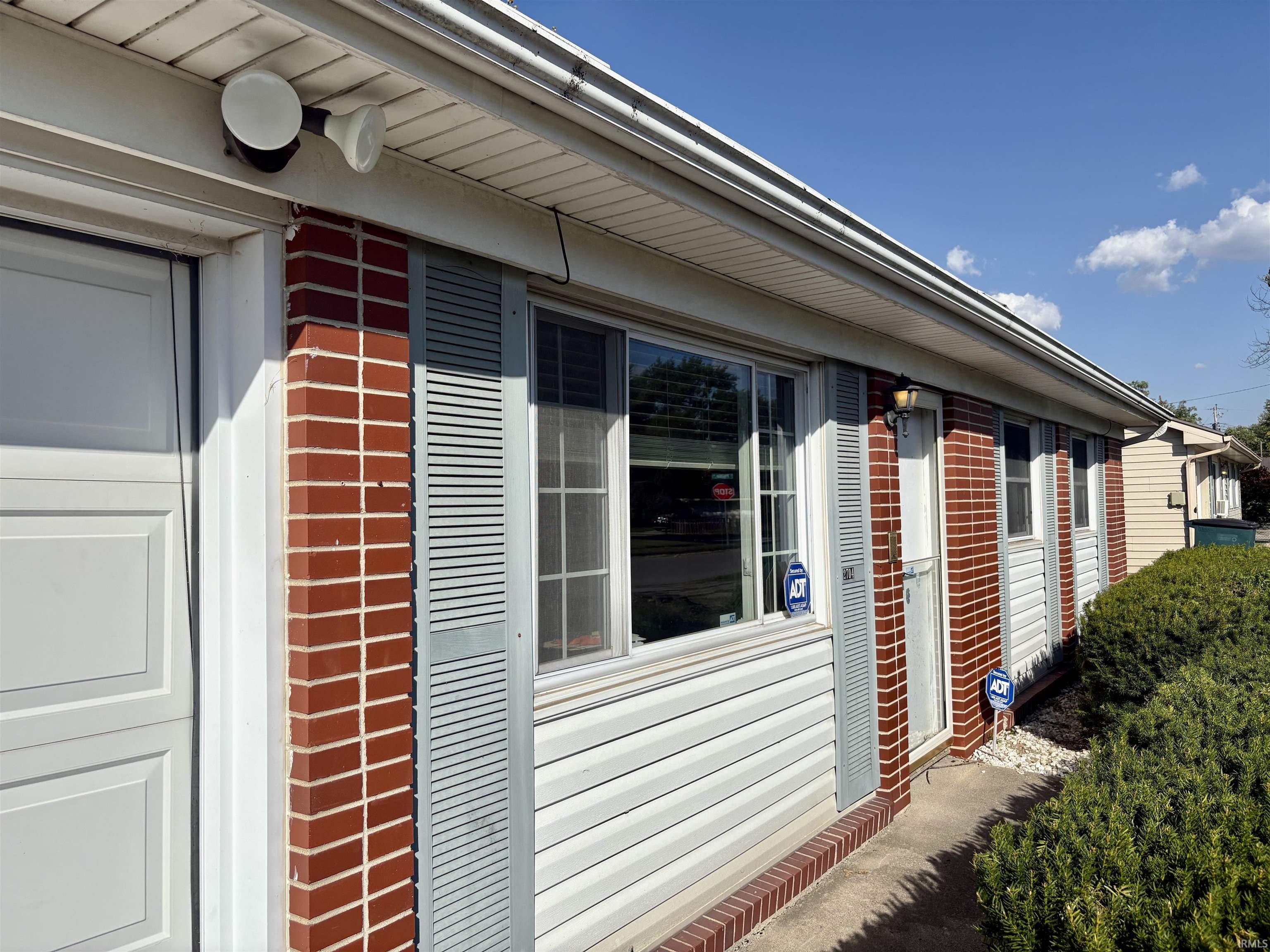 2704 W Brookfield Drive