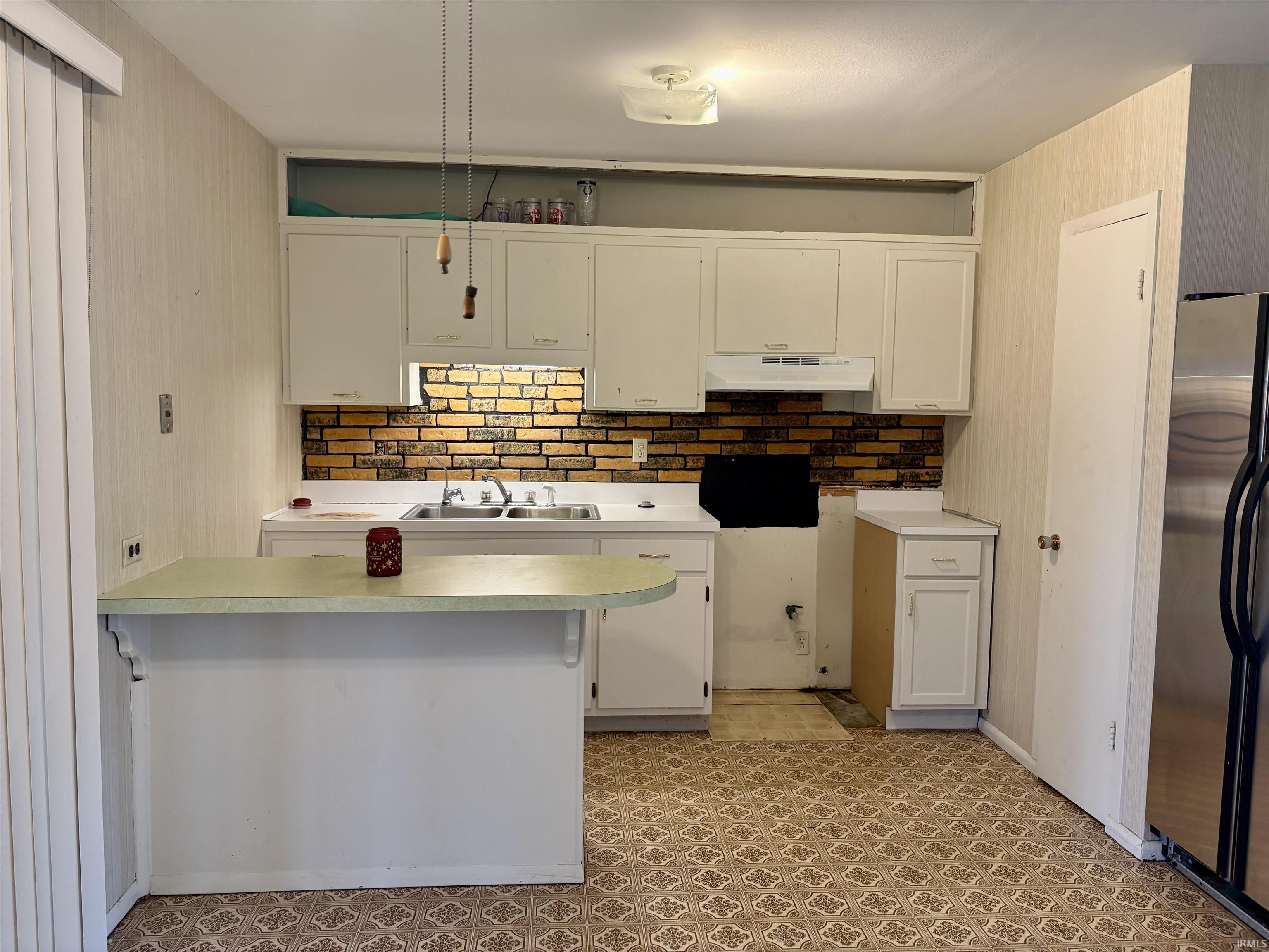 2704 W Brookfield Drive