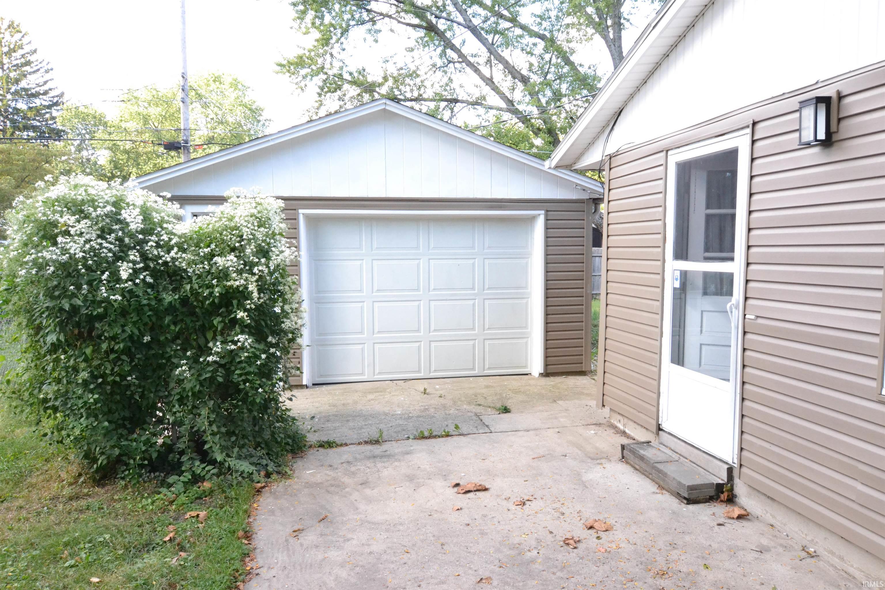 115 N Bittersweet Lane