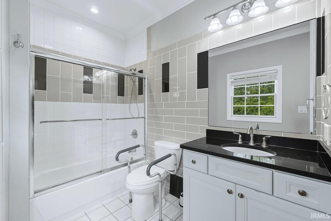 7105 W St Andrews Avenue