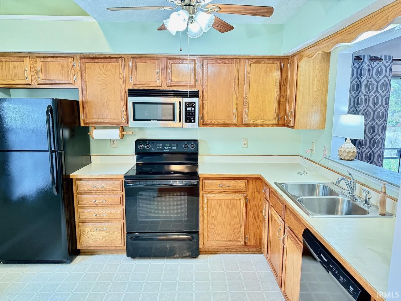 3736 N Lakeside Drive