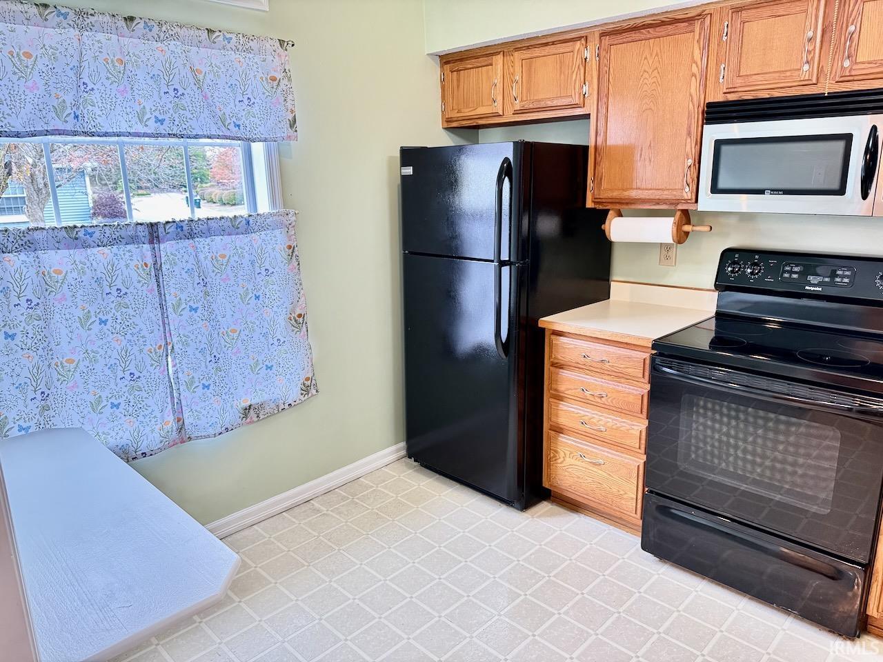 3736 N Lakeside Drive