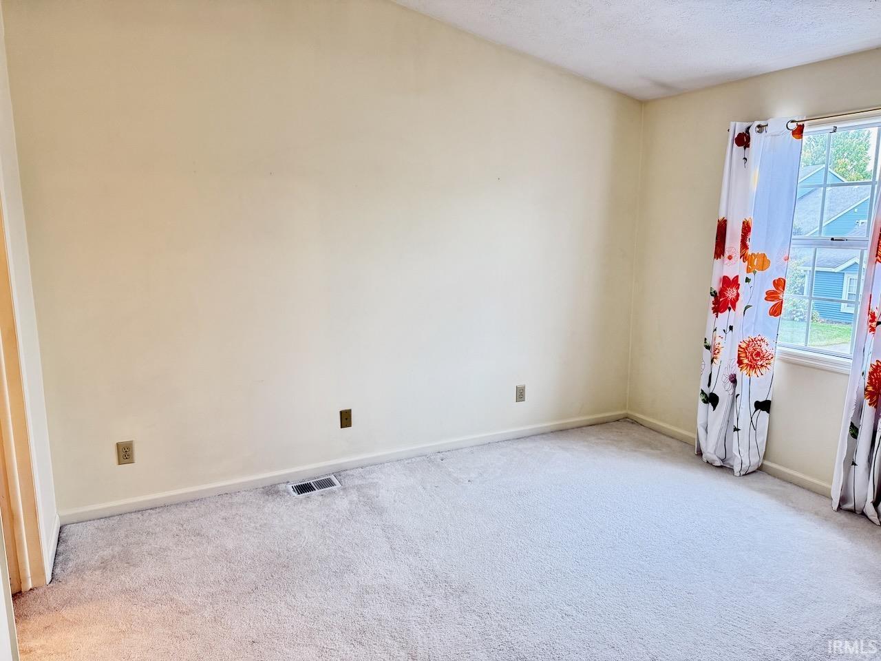 3736 N Lakeside Drive