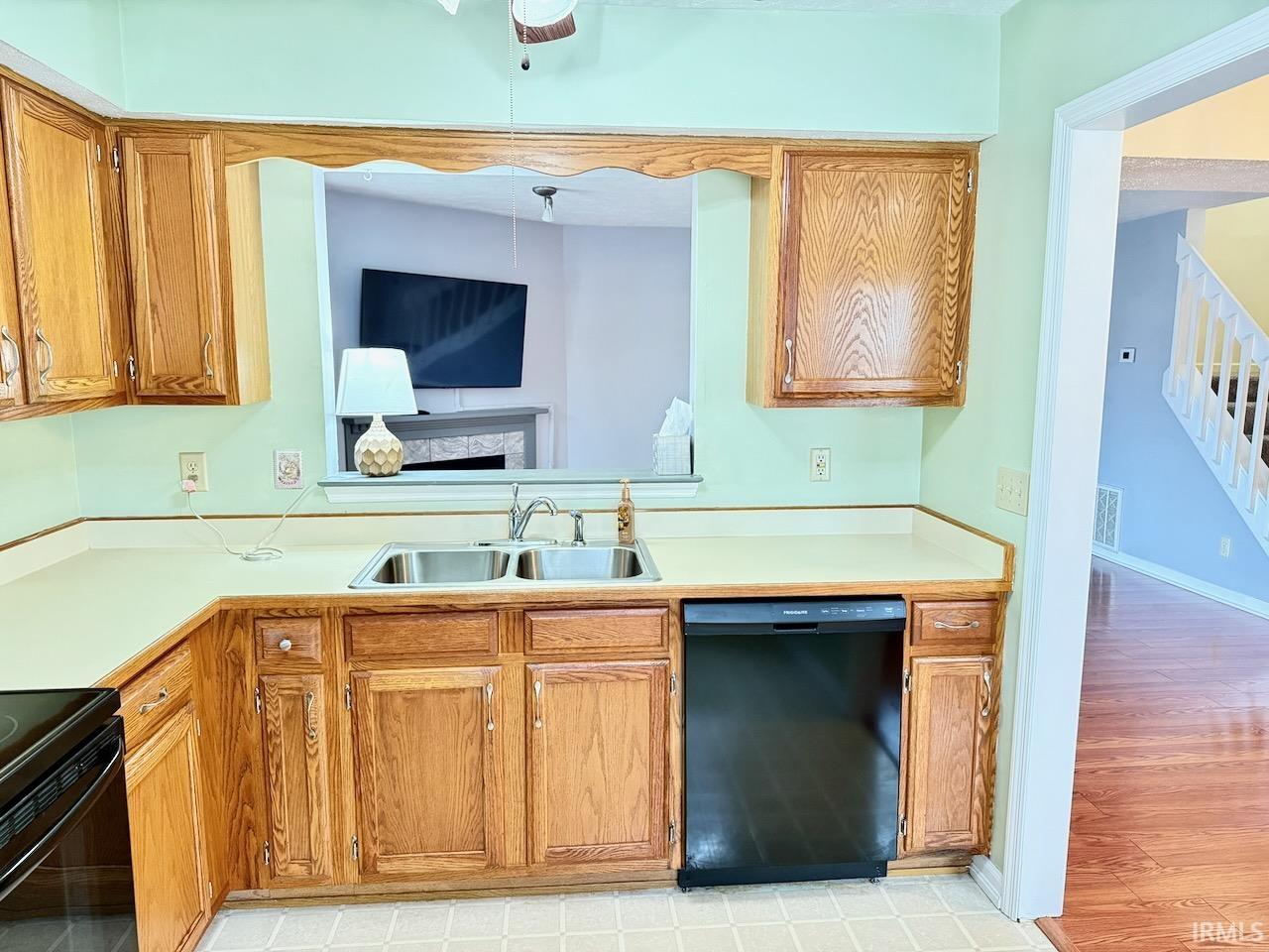 3736 N Lakeside Drive