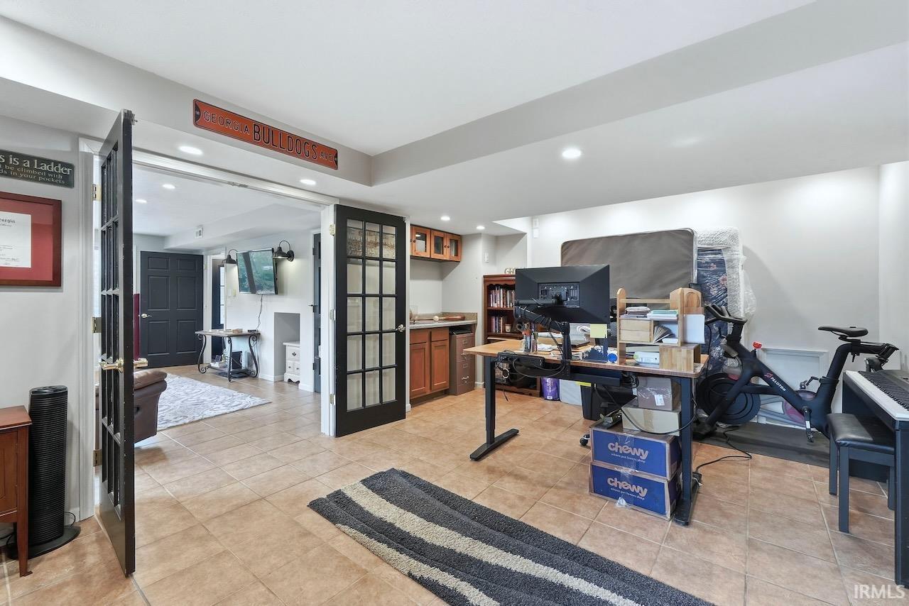 1616 W White River Boulevard