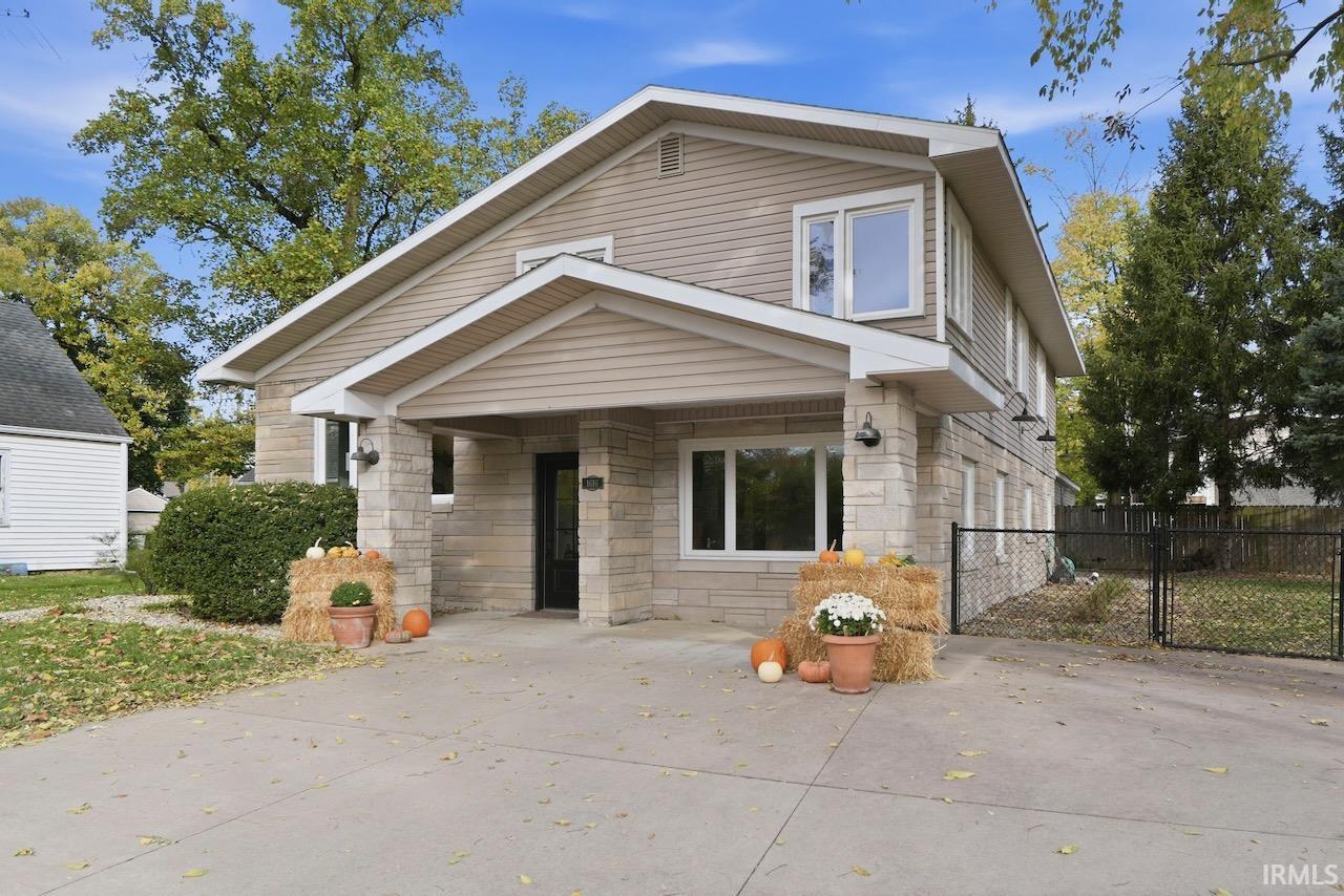 1616 W White River Boulevard