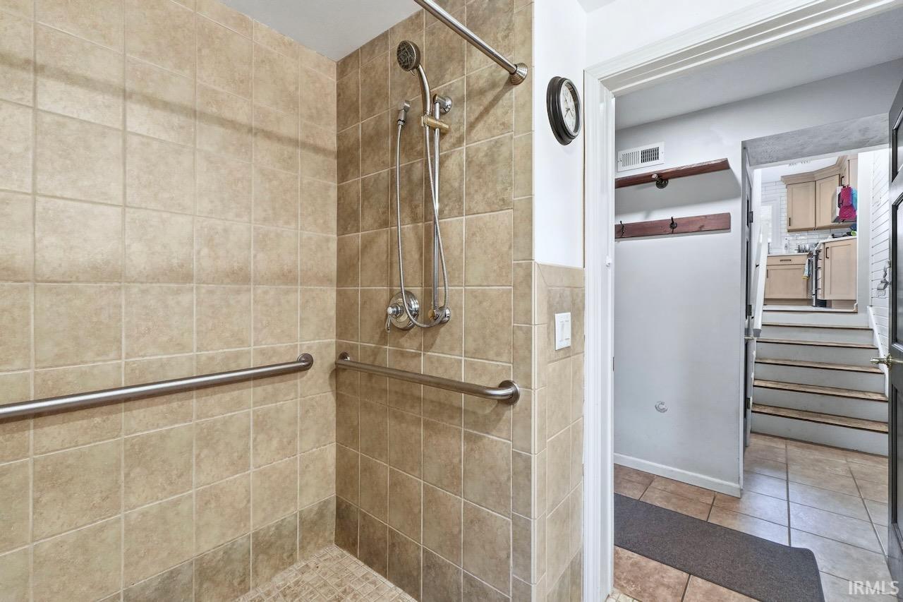 1616 W White River Boulevard