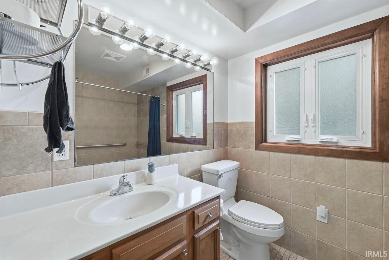 1616 W White River Boulevard