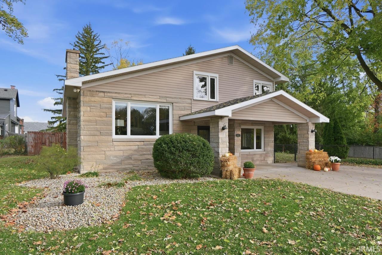 1616 W White River Boulevard