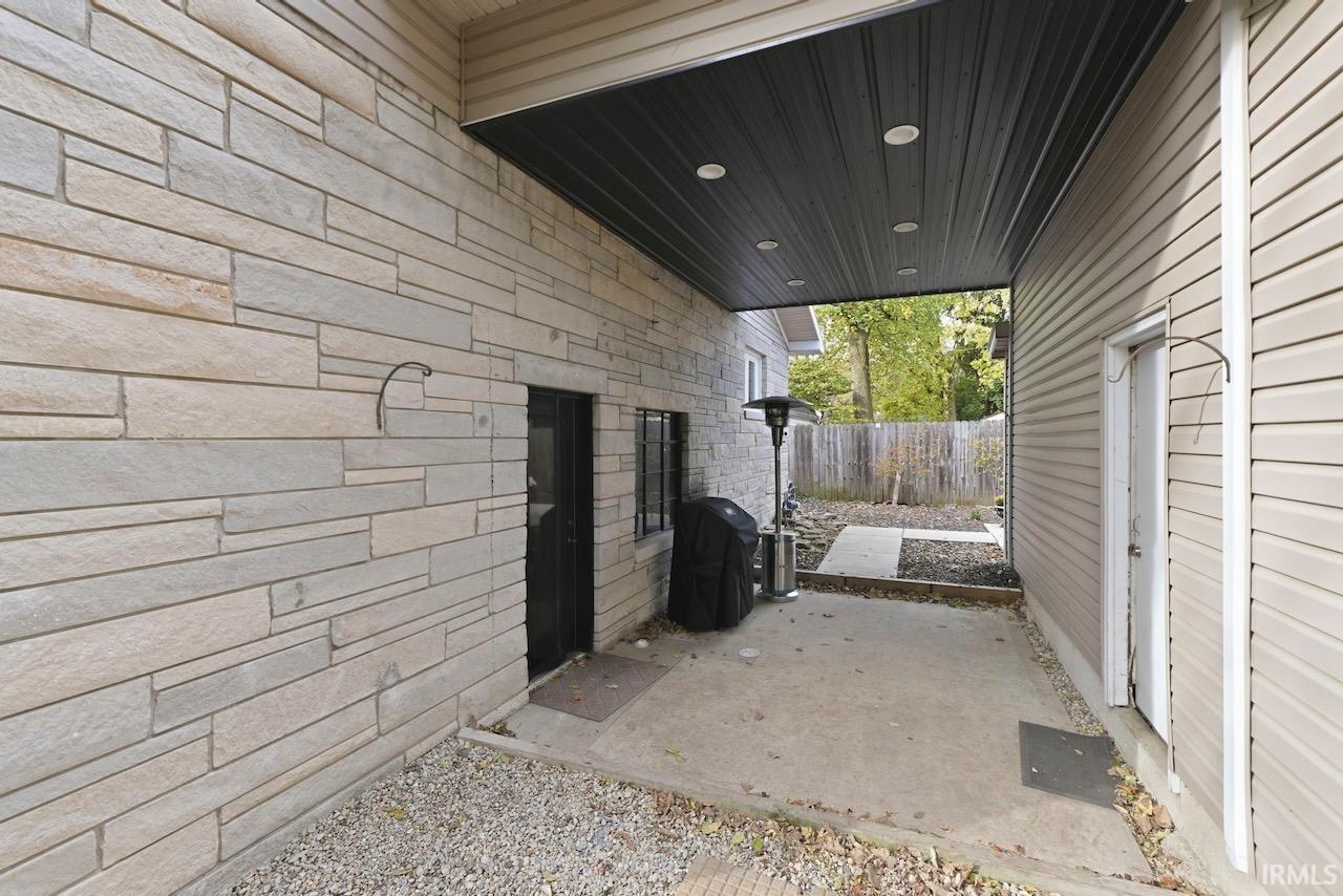 1616 W White River Boulevard