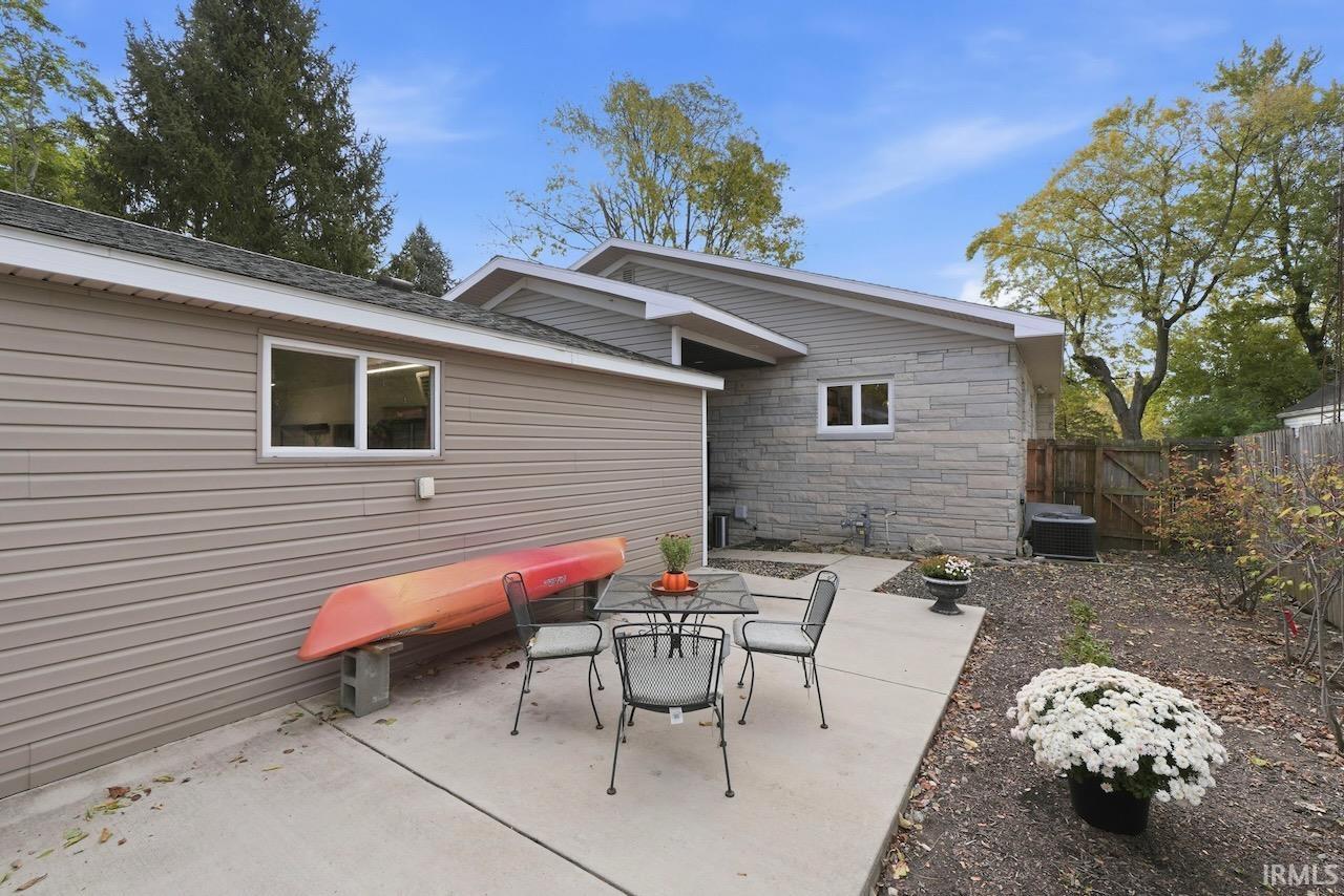 1616 W White River Boulevard