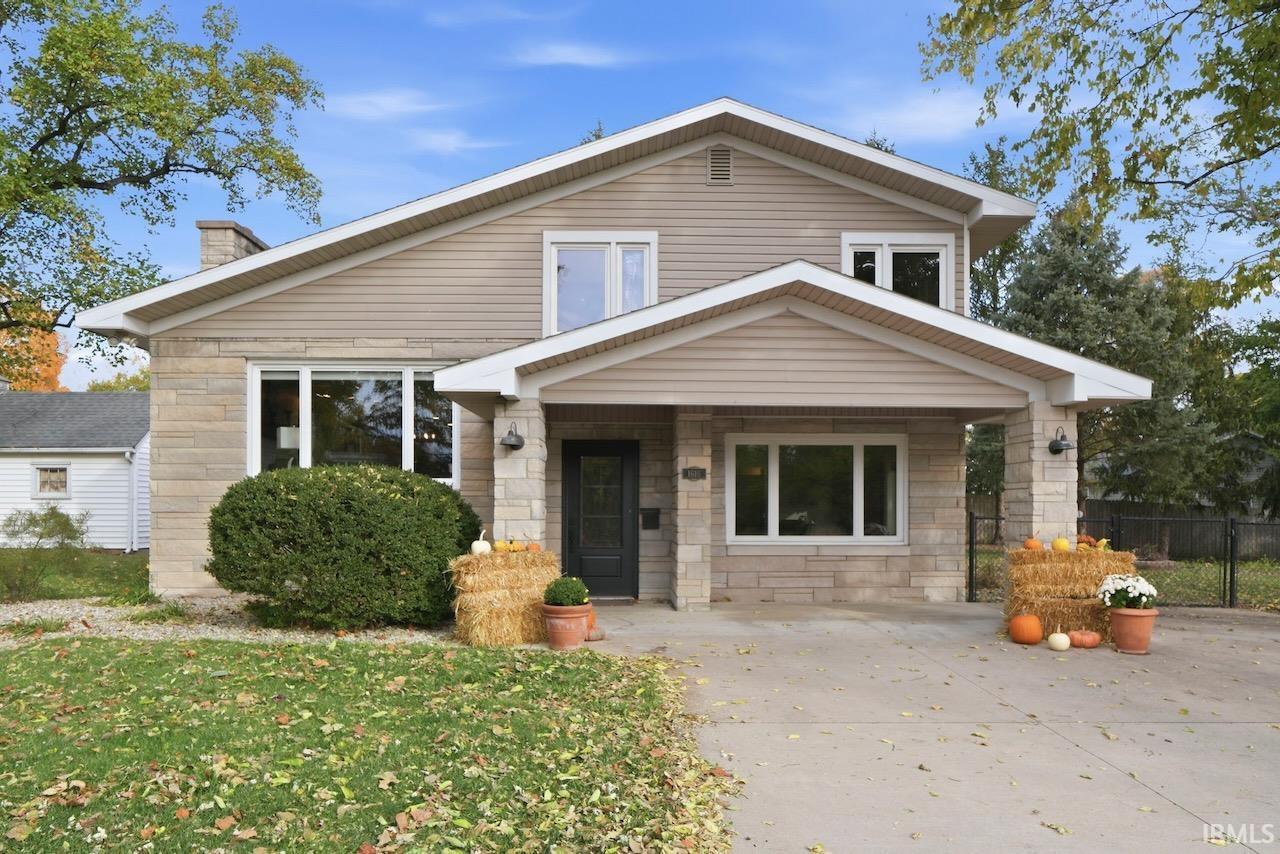 1616 W White River Boulevard