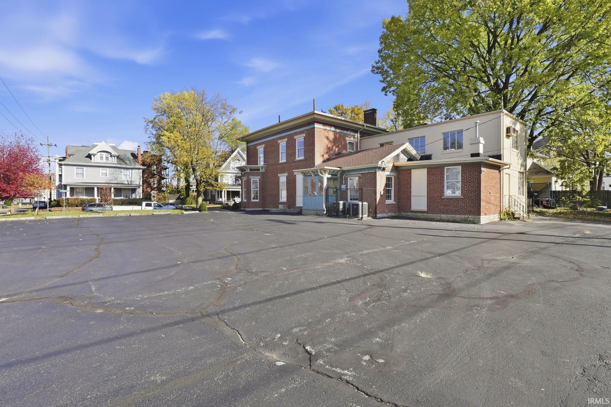 607 E Charles Street