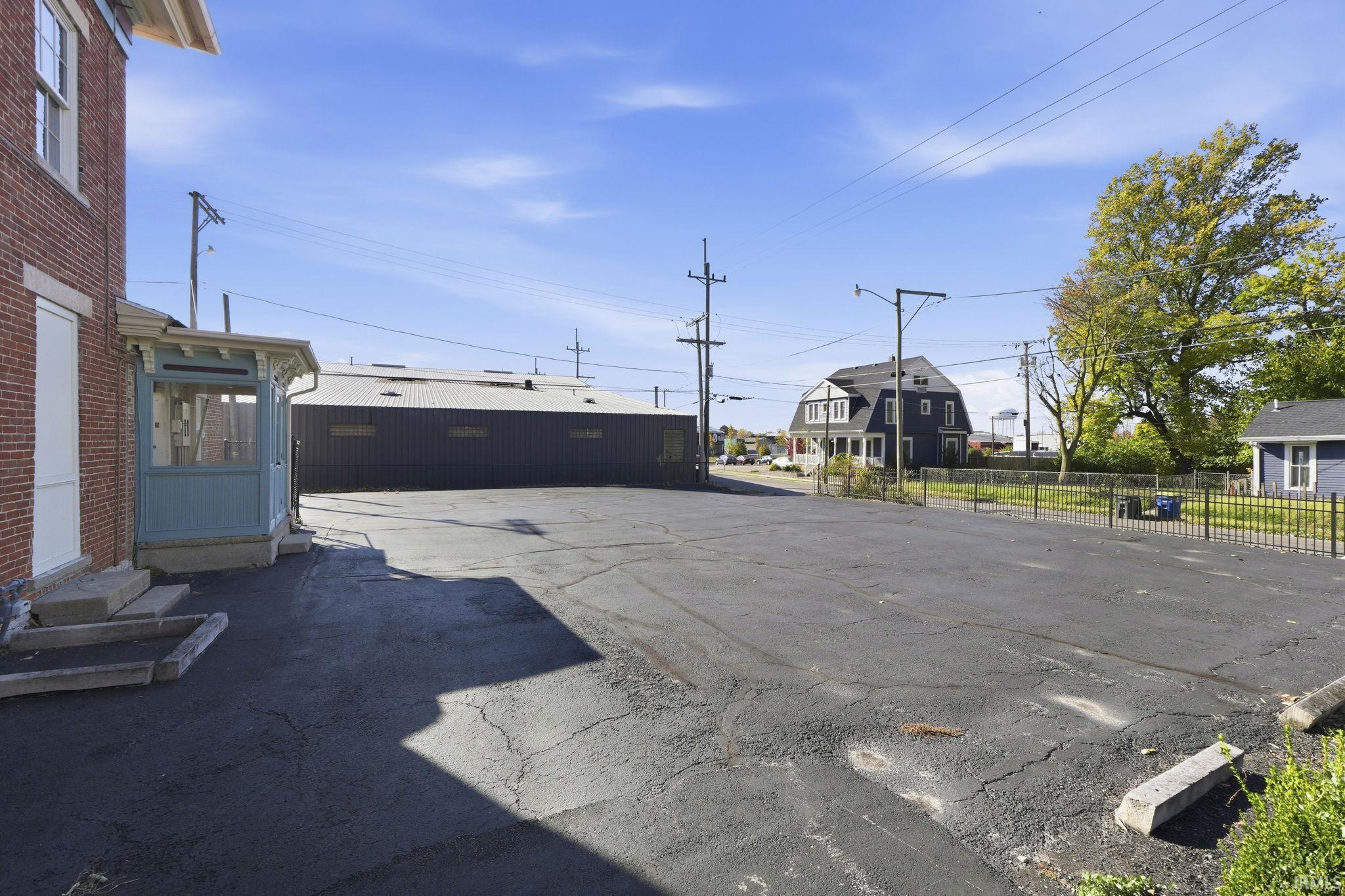 607 E Charles Street