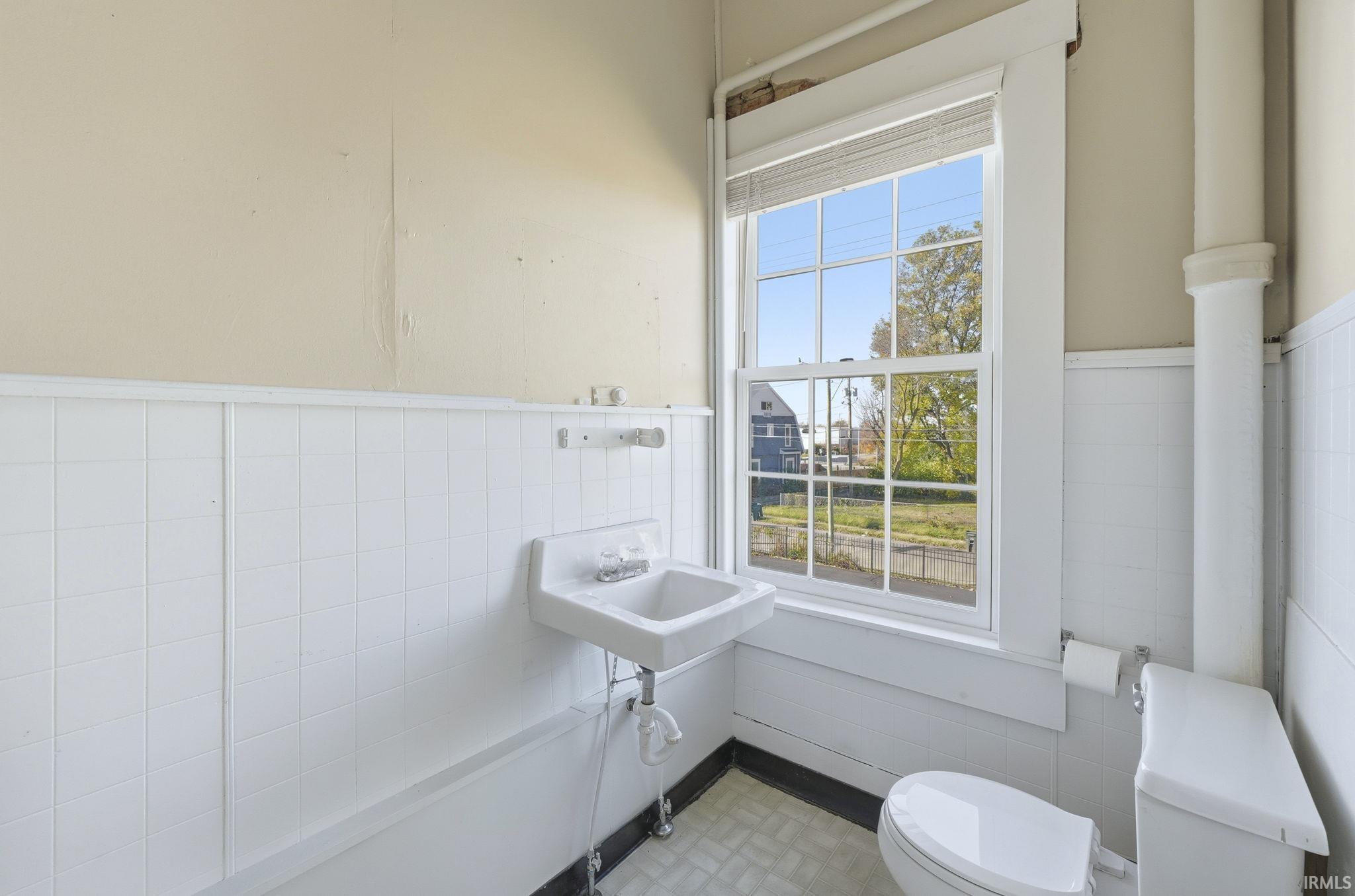 607 E Charles Street