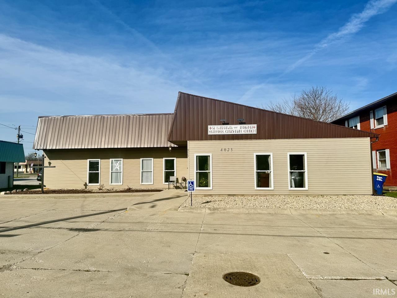 4023 N Rosewood Avenue