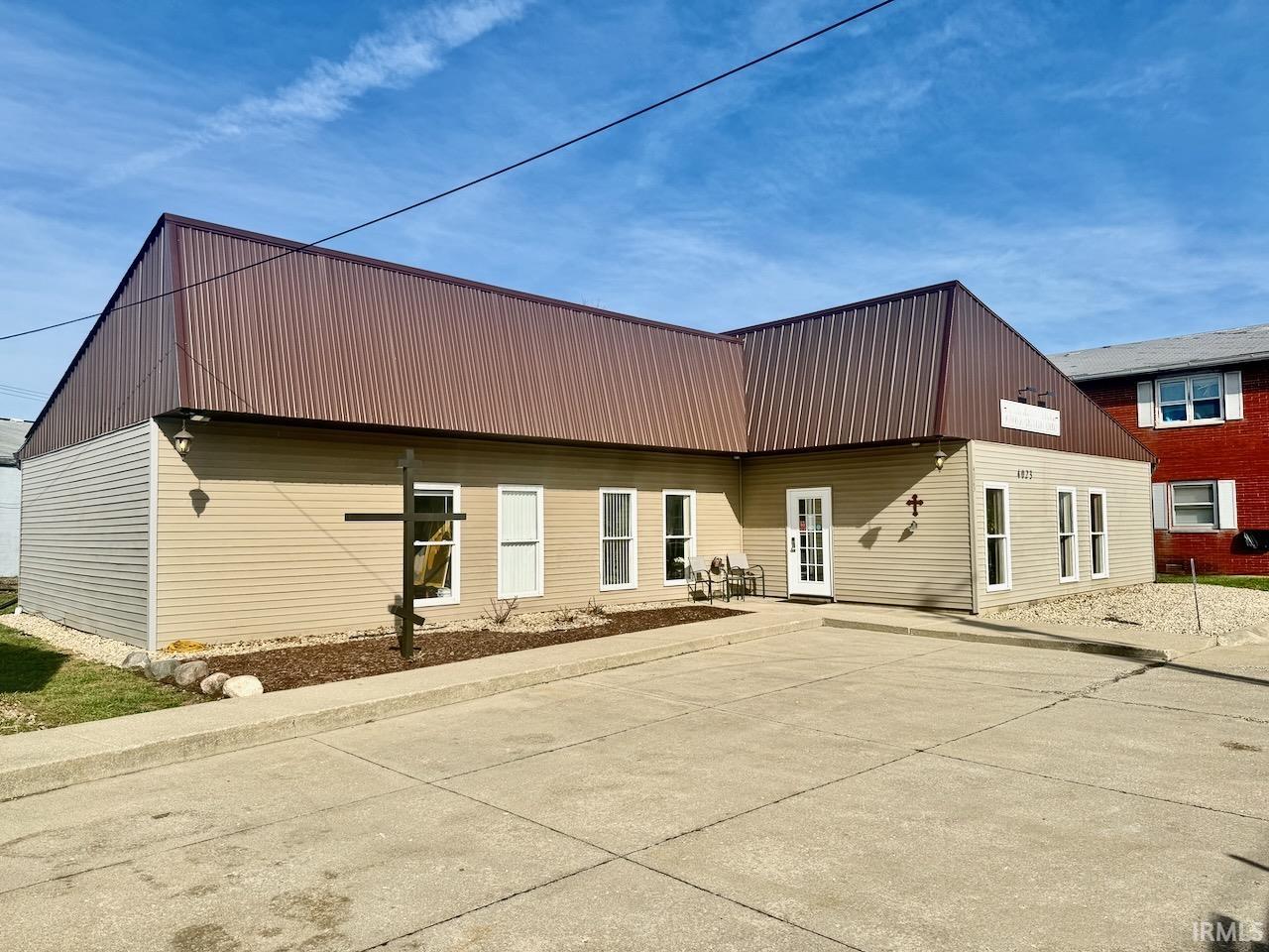 4023 N Rosewood Avenue