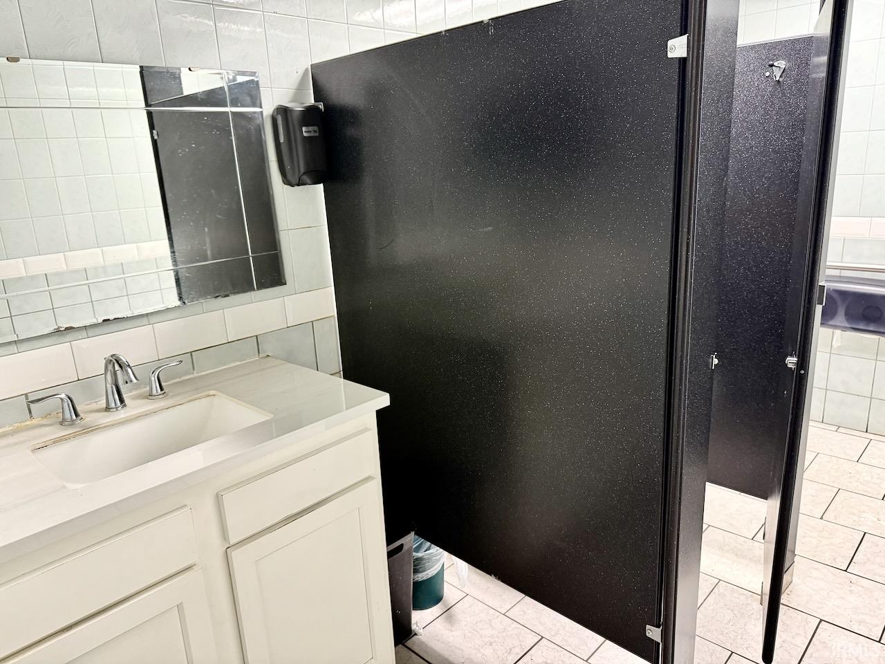 1811 S Burlington Avenue