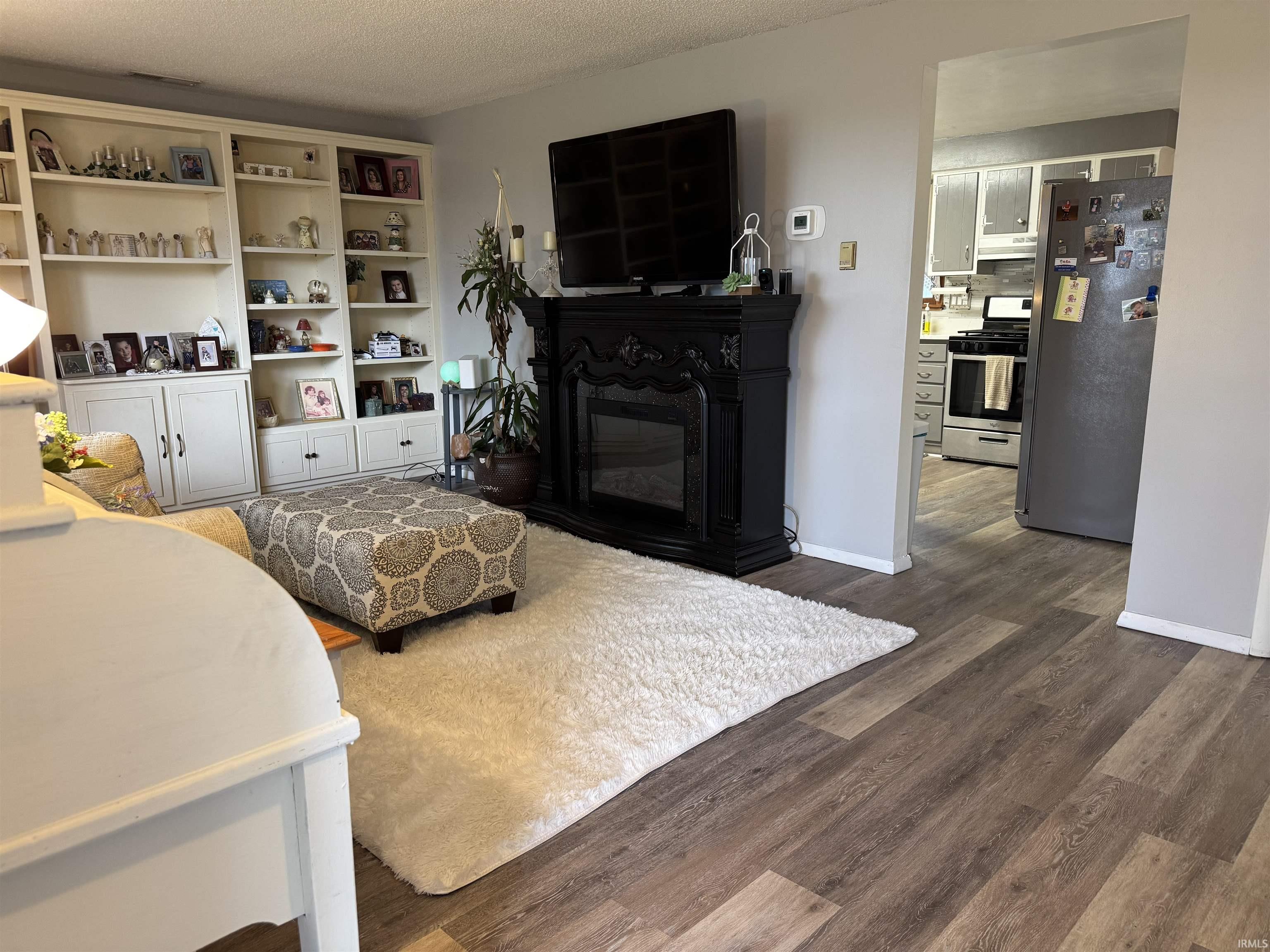 3011 E Kendall Lane